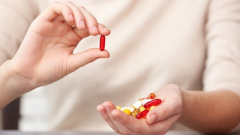 Uống vitamin tổng hợp bao lâu thì ngưng là thắc mắc của nhiều người muốn bổ sung dinh dưỡng an toàn