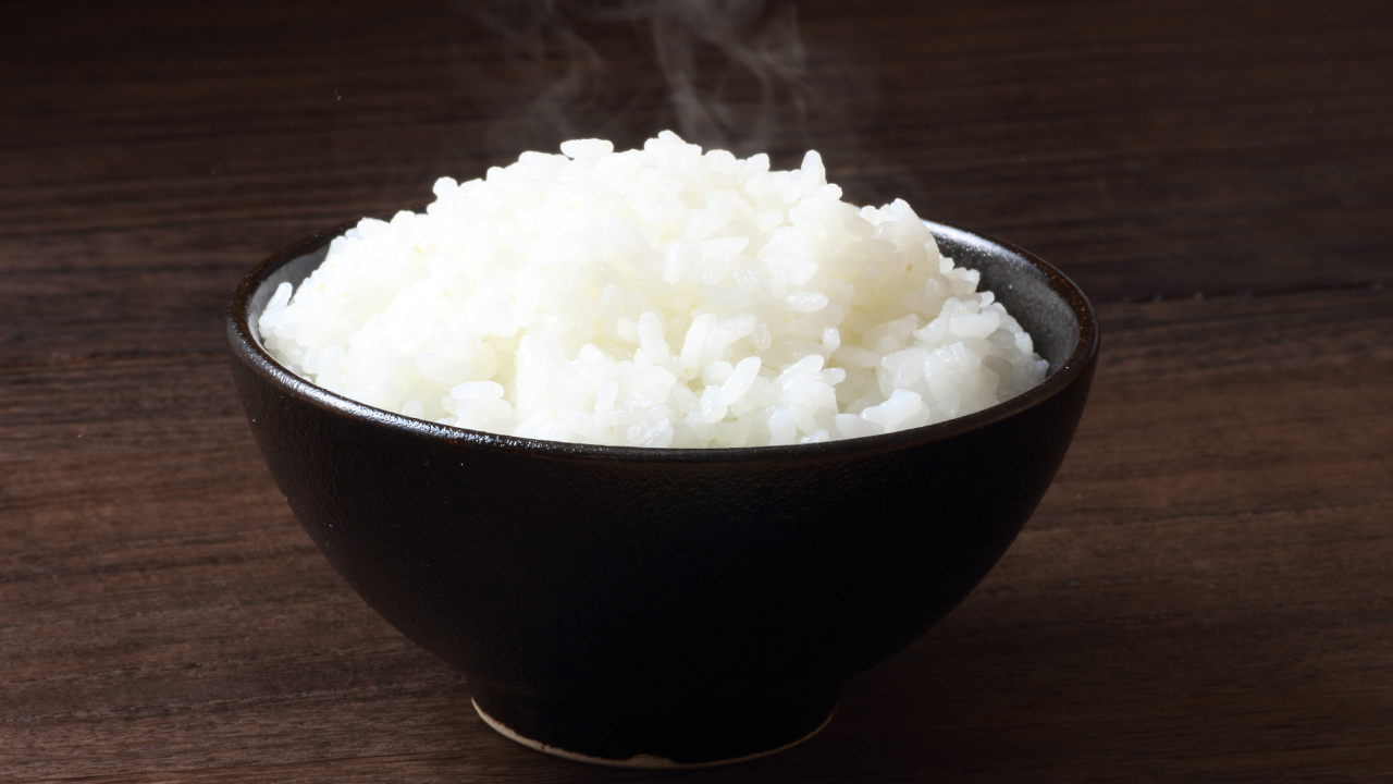 Gạo trắng, cơm trắng là thực phẩm giàu tinh bột dễ tiêu