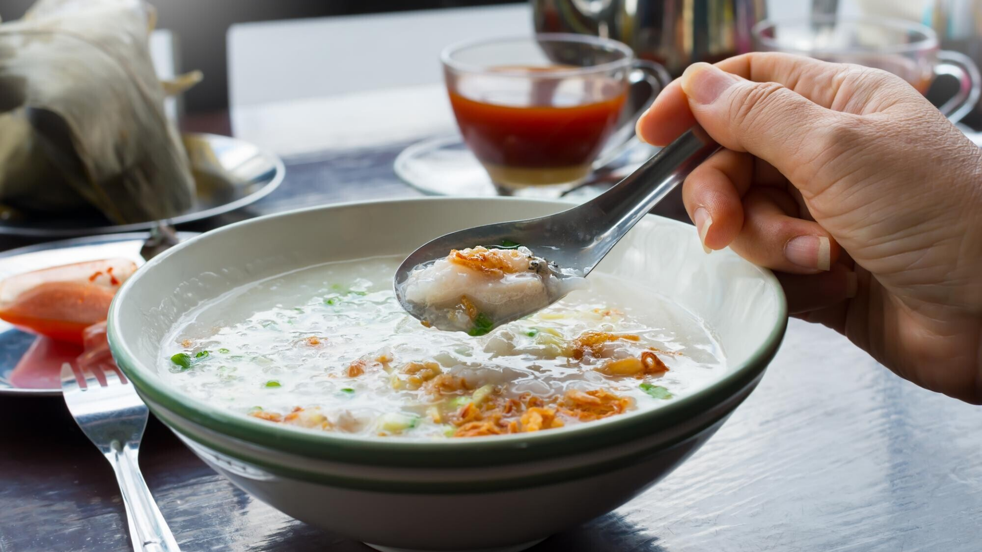 Chế độ ăn sẽ thường bắt đầu bằng việc ăn nhẹ sau mổ, tránh đồ quá nhiều dầu mỡ trong 1 đến 2 tuần đầu