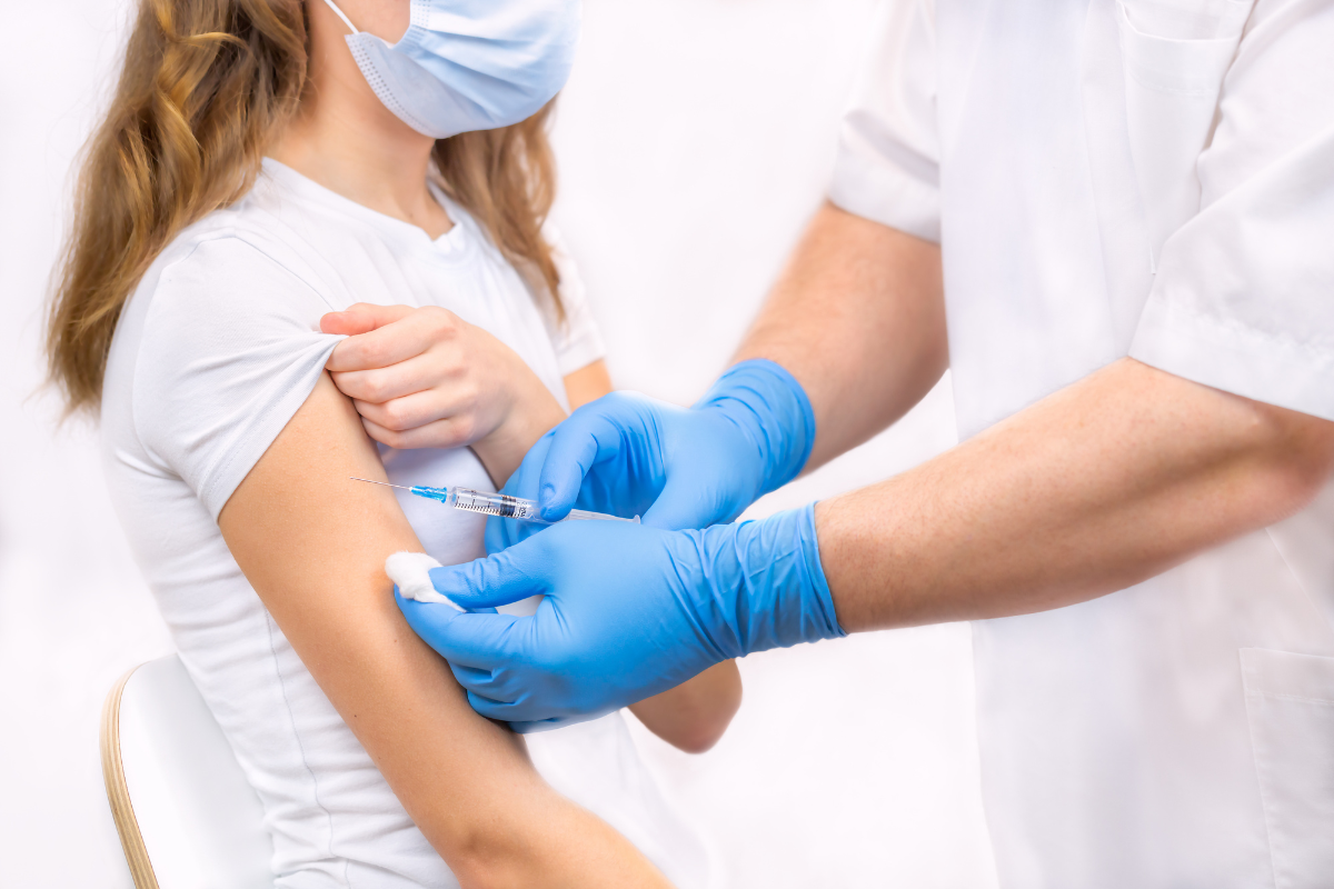 vac-xin-co-phai-la-khang-sinh-khong-4-dac-diem-phan-biet 5.png