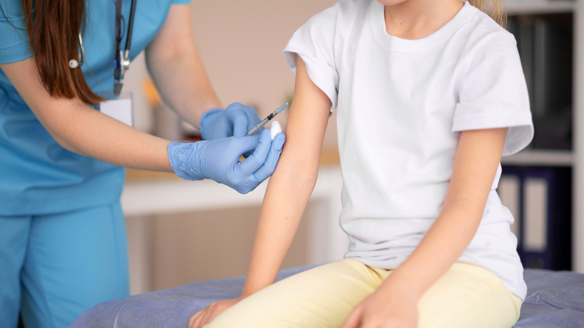 Nimenrix là vắc xin cộng hợp, giúp kích thích cơ thể tạo ra kháng thể diệt khuẩn (SBA) chống lại vi khuẩn não mô cầu