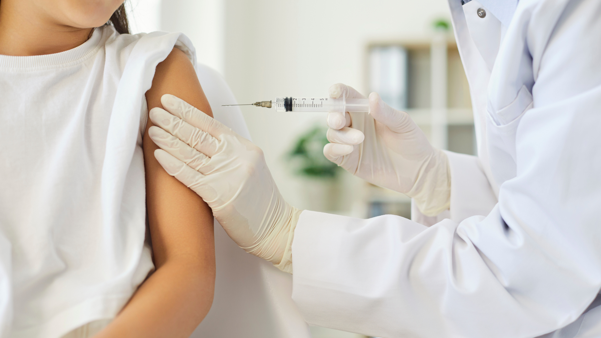 Không phải tất cả mọi người đều có lịch nhắc lại giống nhau, nhưng một số trường hợp được khuyến cáo nên tiêm lại