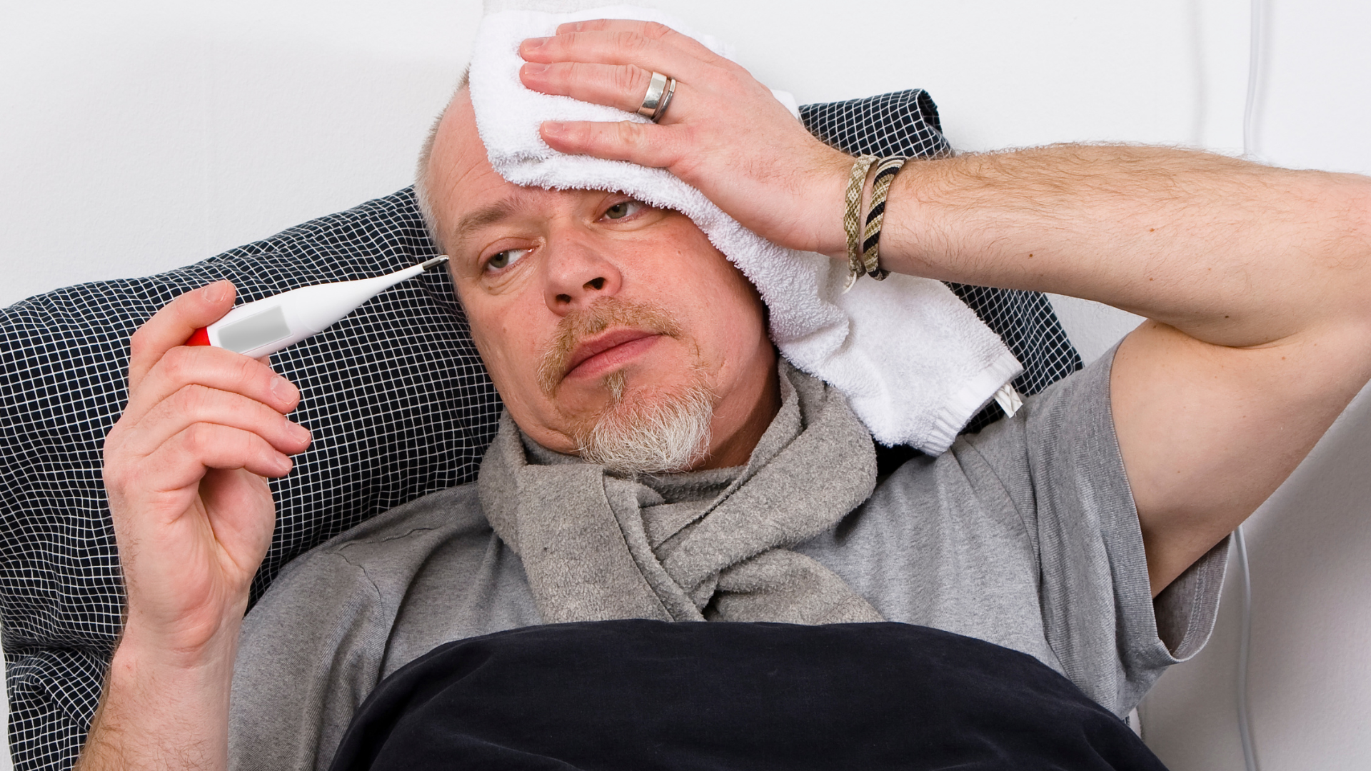 Vắc xin RSV có thể gây một số tác dụng phụ như sốt nhẹ