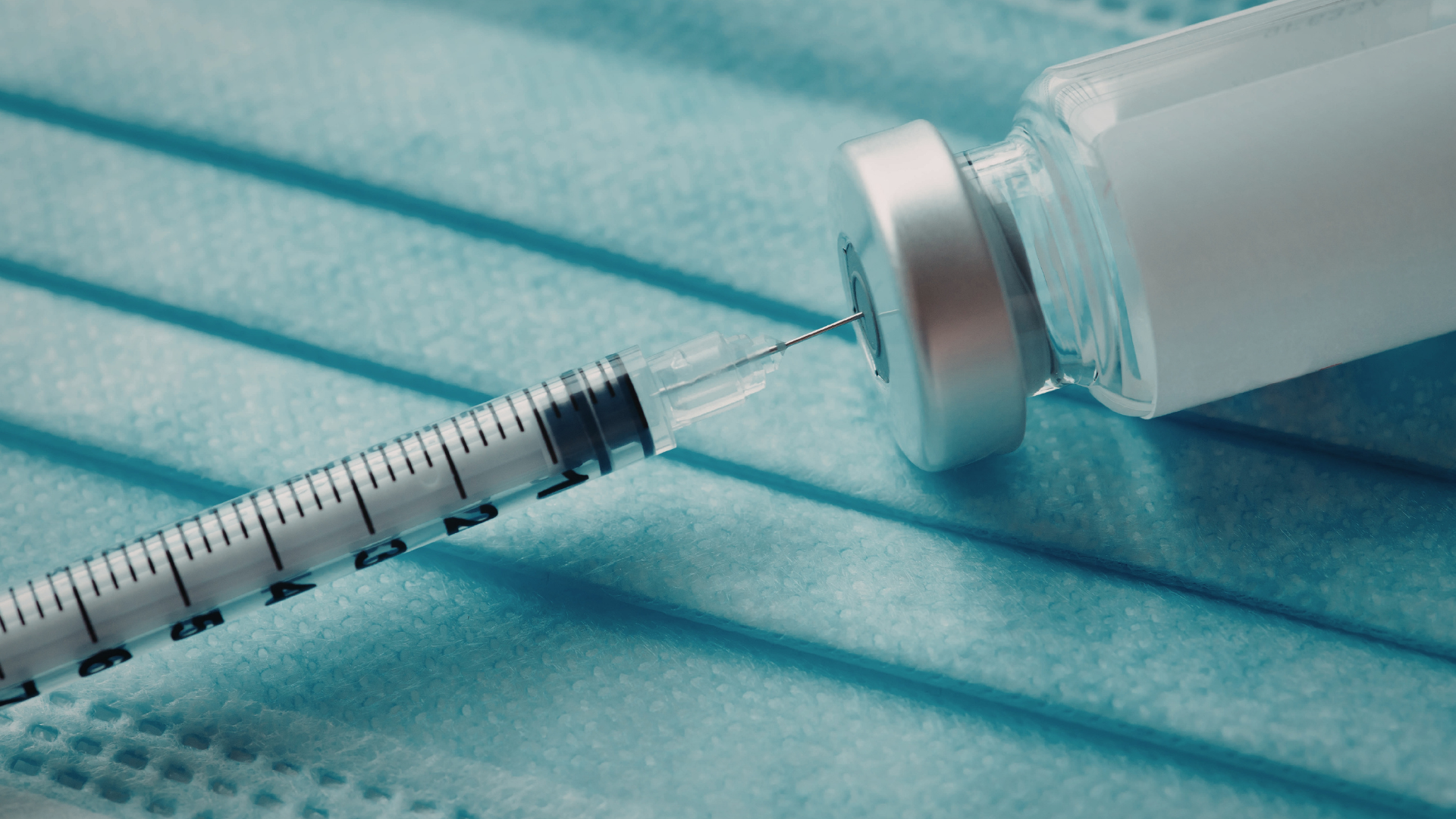 Bác sĩ sẽ dựa vào độ tuổi, lịch sử tiêm chủng và tình trạng sức khỏe hiện tại của bạn để đưa ra lời khuyên