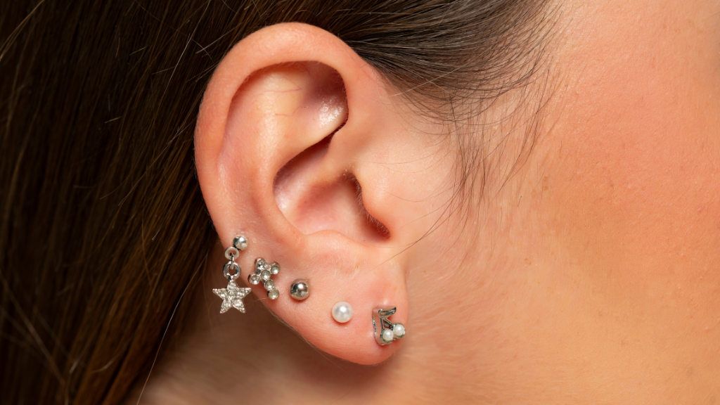 Da vành tai có thể phản ứng quá mức với các yếu tố tưởng chừng vô hại như trang sức