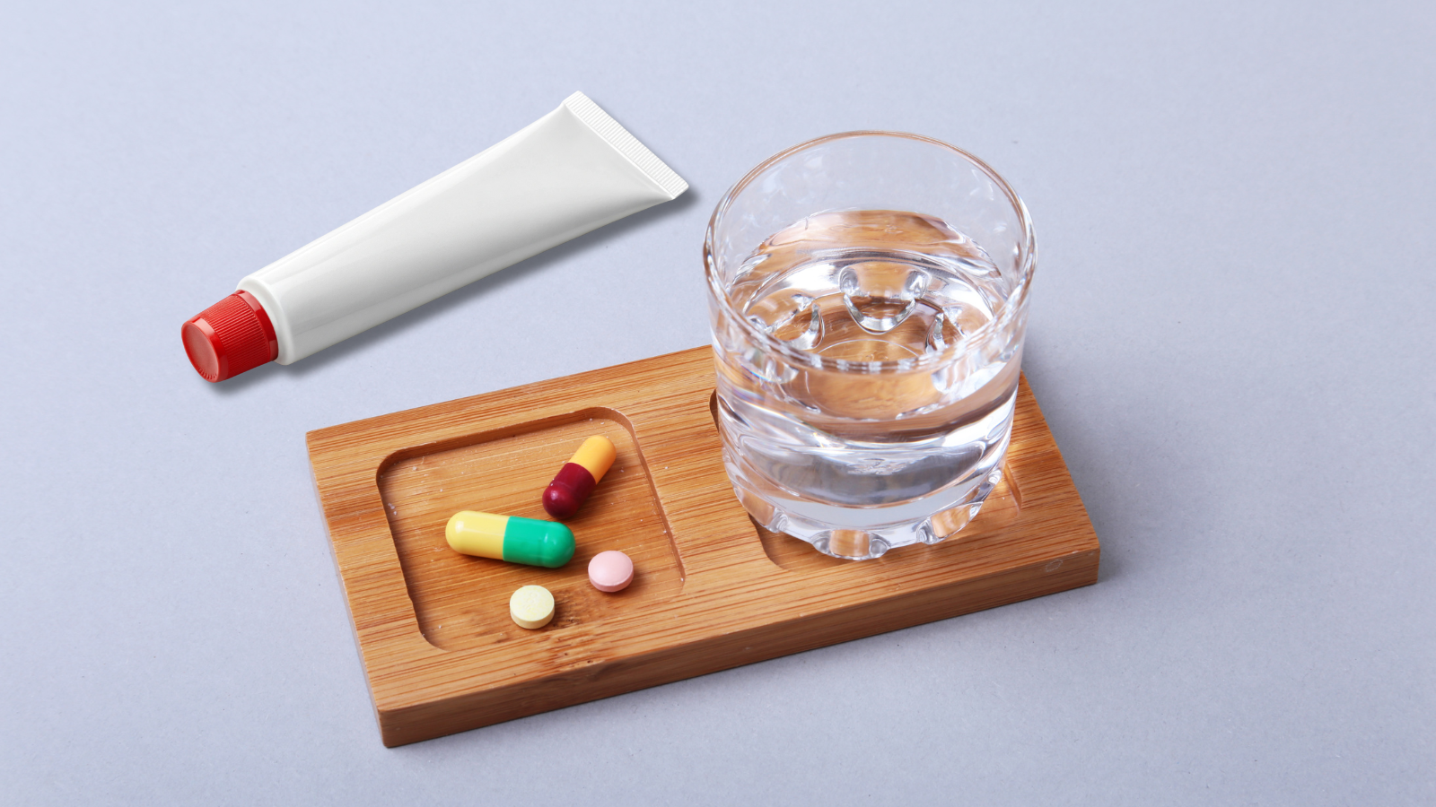 Điều trị vảy nến thể mủ nặng cần kết hợp thuốc bôi, thuốc toàn thân và liệu pháp ánh sáng theo chỉ định bác sĩ