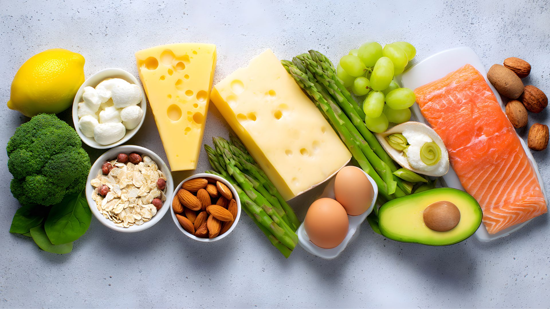 Mẹ sau sinh nên có chế độ ăn đầy đủ chất dinh dưỡng để hỗ trợ lành vết thương