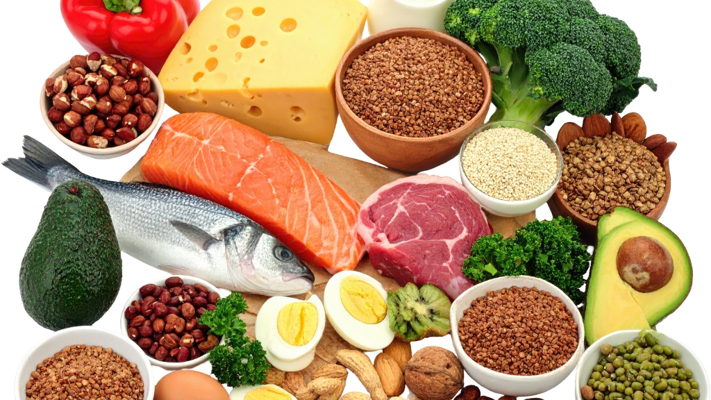 Bổ sung dinh dưỡng đầy đủ giúp tái tạo mô nhanh hơn và giảm nguy cơ sẹo sau mổ tuyến giáp