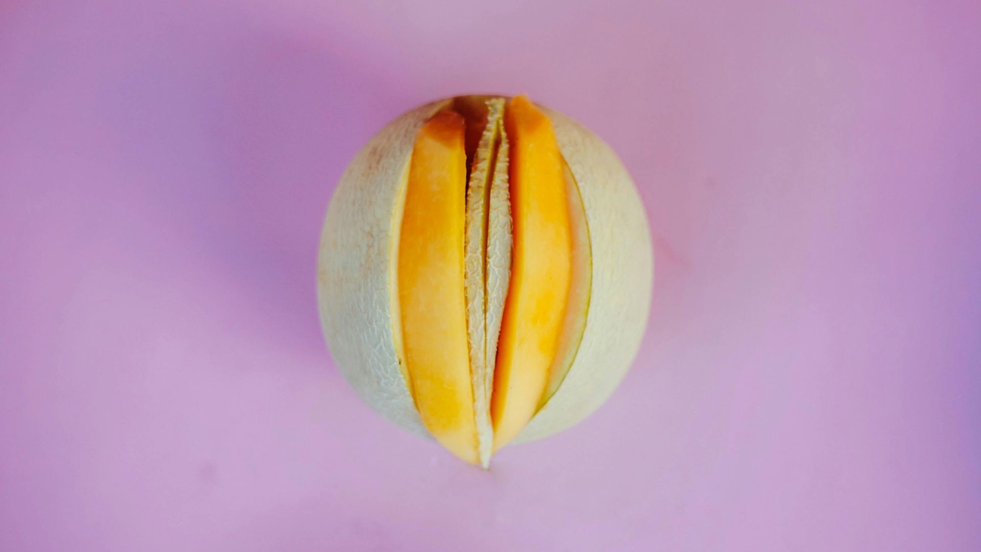 Âm vật (clitoris) là một cơ quan nhỏ thuộc bộ phận sinh dục nữ