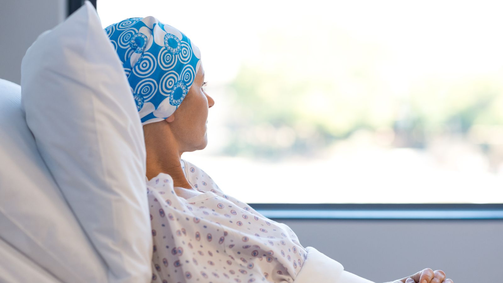 Hóa trị, xạ trị hoặc thuốc điều trị ung thư làm giảm bạch cầu và phá vỡ cân bằng âm đạo