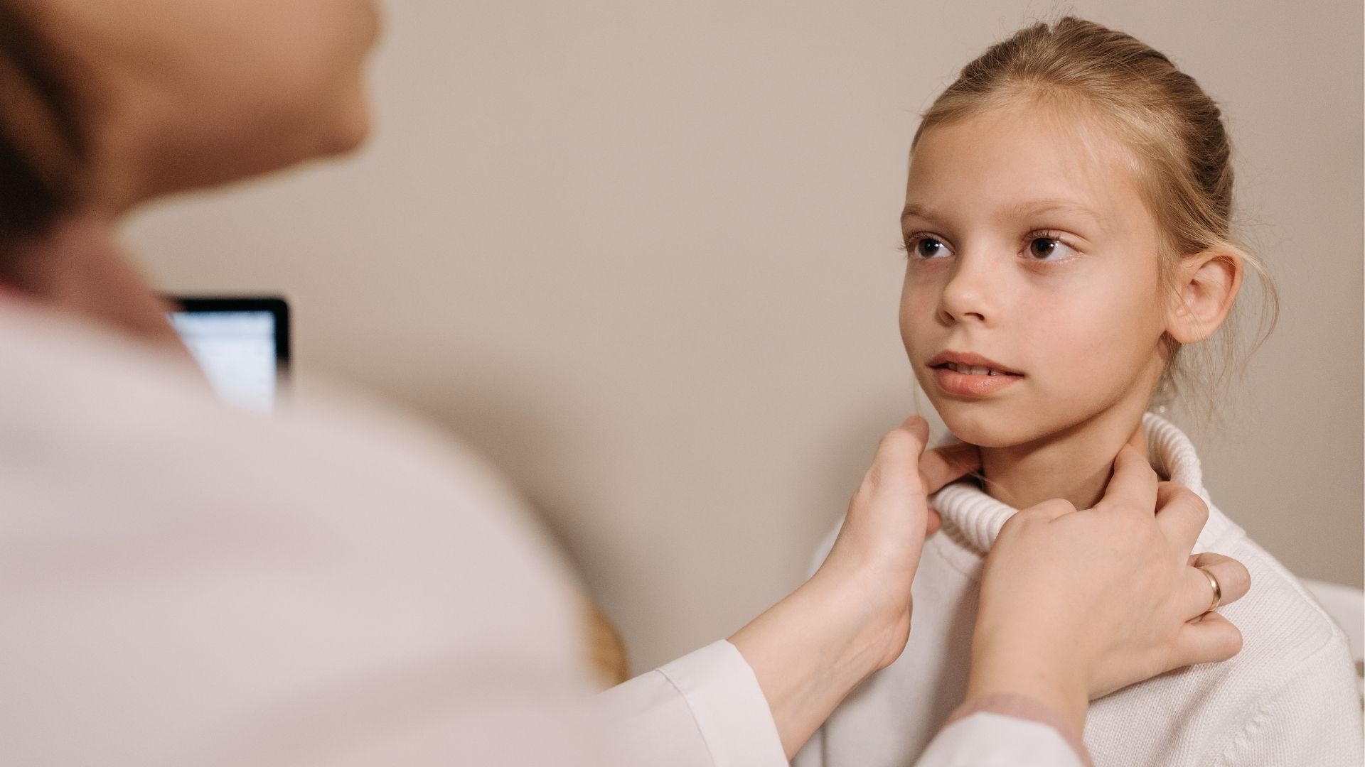 Viêm amidan hốc mủ gây đau rát họng