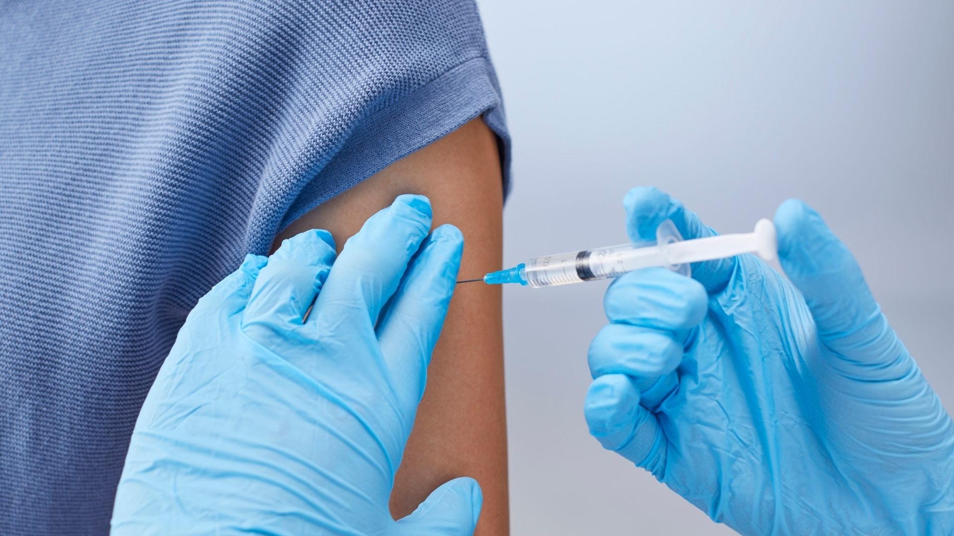 Tiêm phòng vắc xin giúp ngăn ngừa nhiều bệnh lý hô hấp nguy hiểm