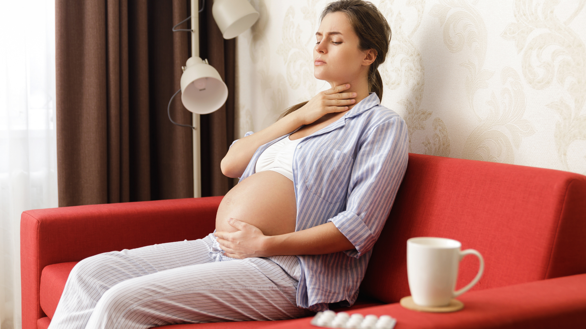 Phụ nữ mang thai nên tham khảo ý kiến nhân viên y tế trước khi dùng thuốc
