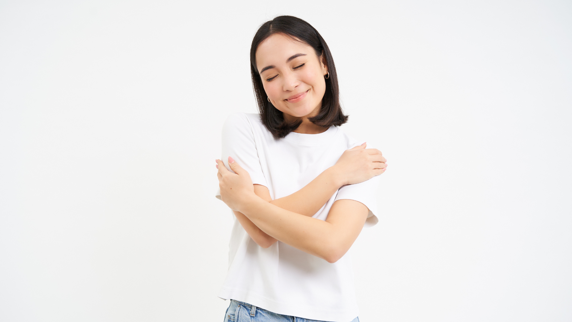 Giữ da luôn sạch sẽ, tắm sau vận động hay tiếp xúc khói bụi giúp hạn chế nguy cơ viêm da cơ địa mặt