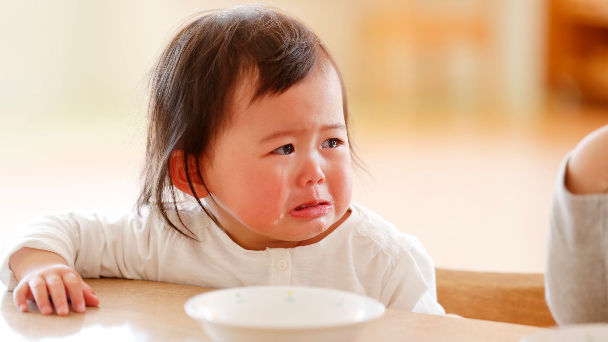 Rối loạn tiêu hóa như đau bụng, buồn nôn, ợ hơi khiến trẻ biếng ăn