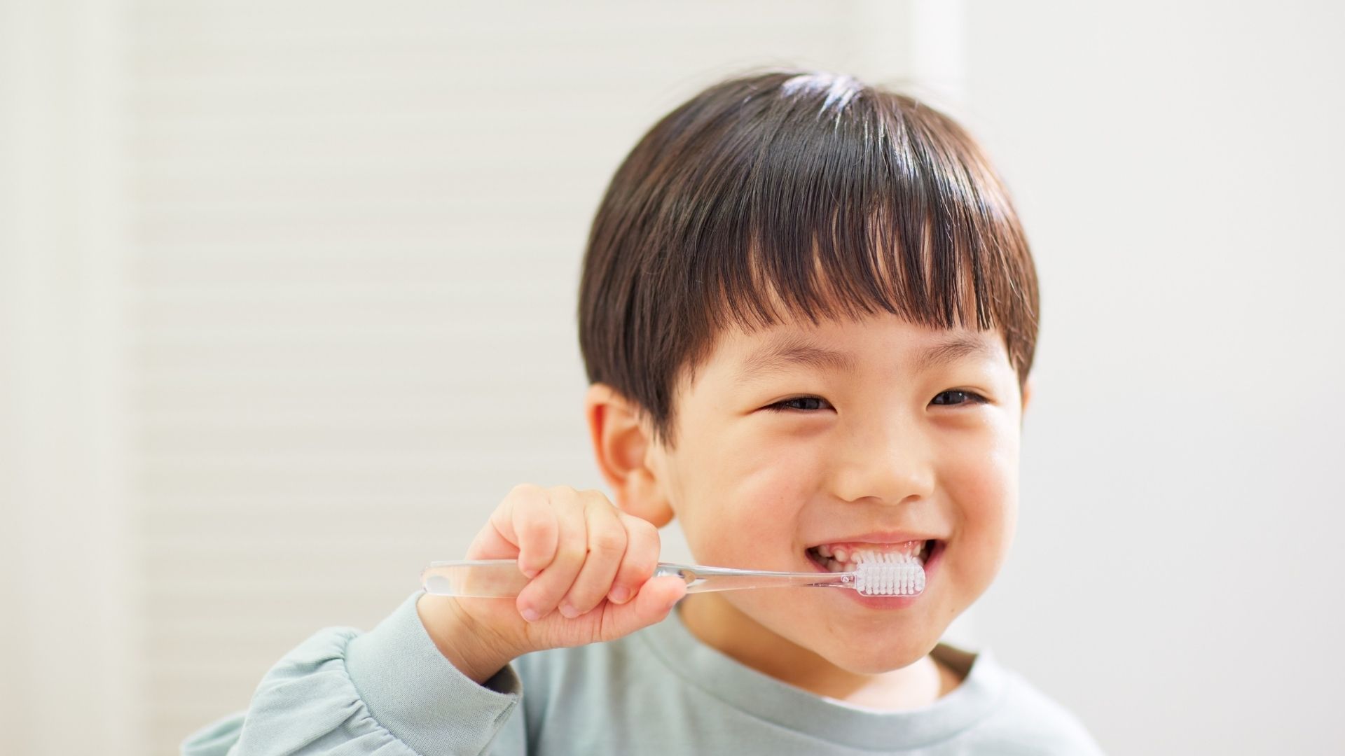 Vệ sinh răng miệng là một trong những phương pháp phòng ngừa viêm đa khớp