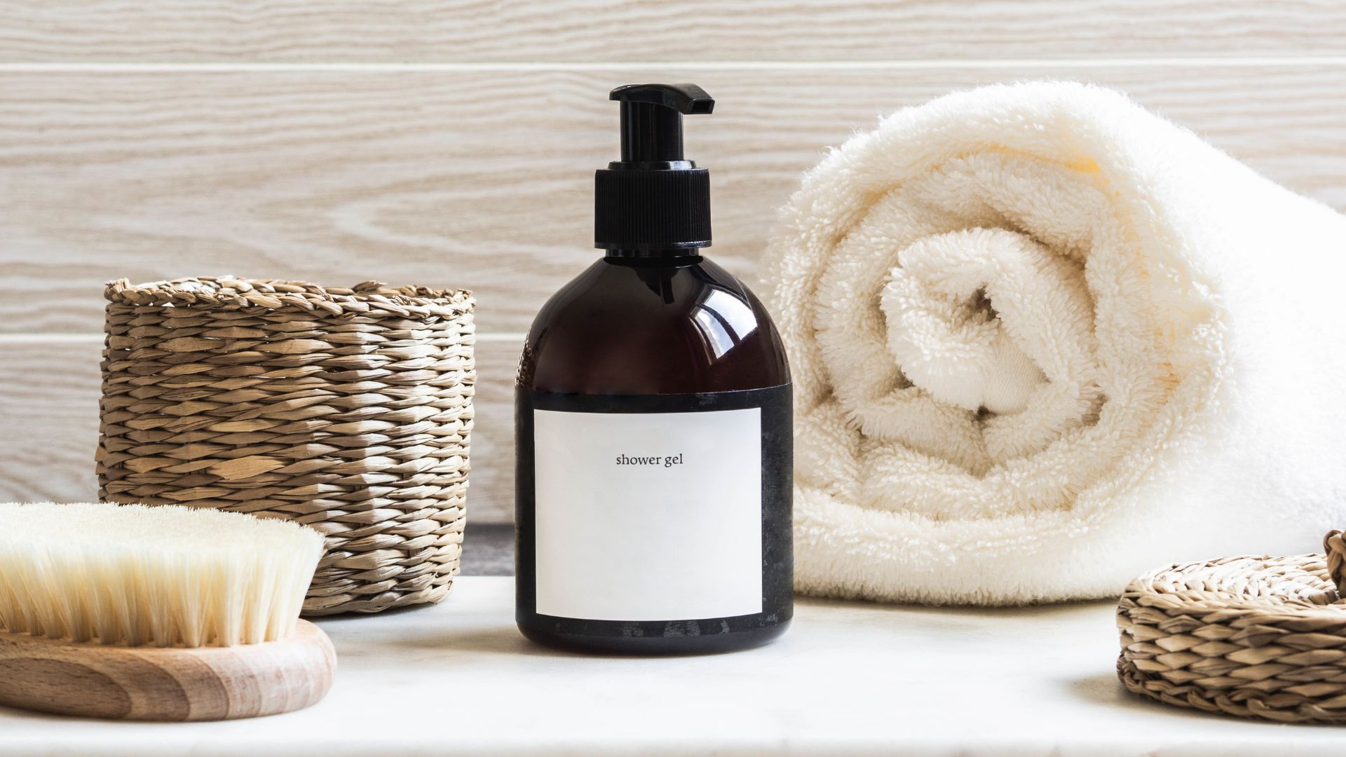 Tắm rửa hằng ngày, giữ vệ sinh da khô và sạch giúp phòng ngừa viêm da