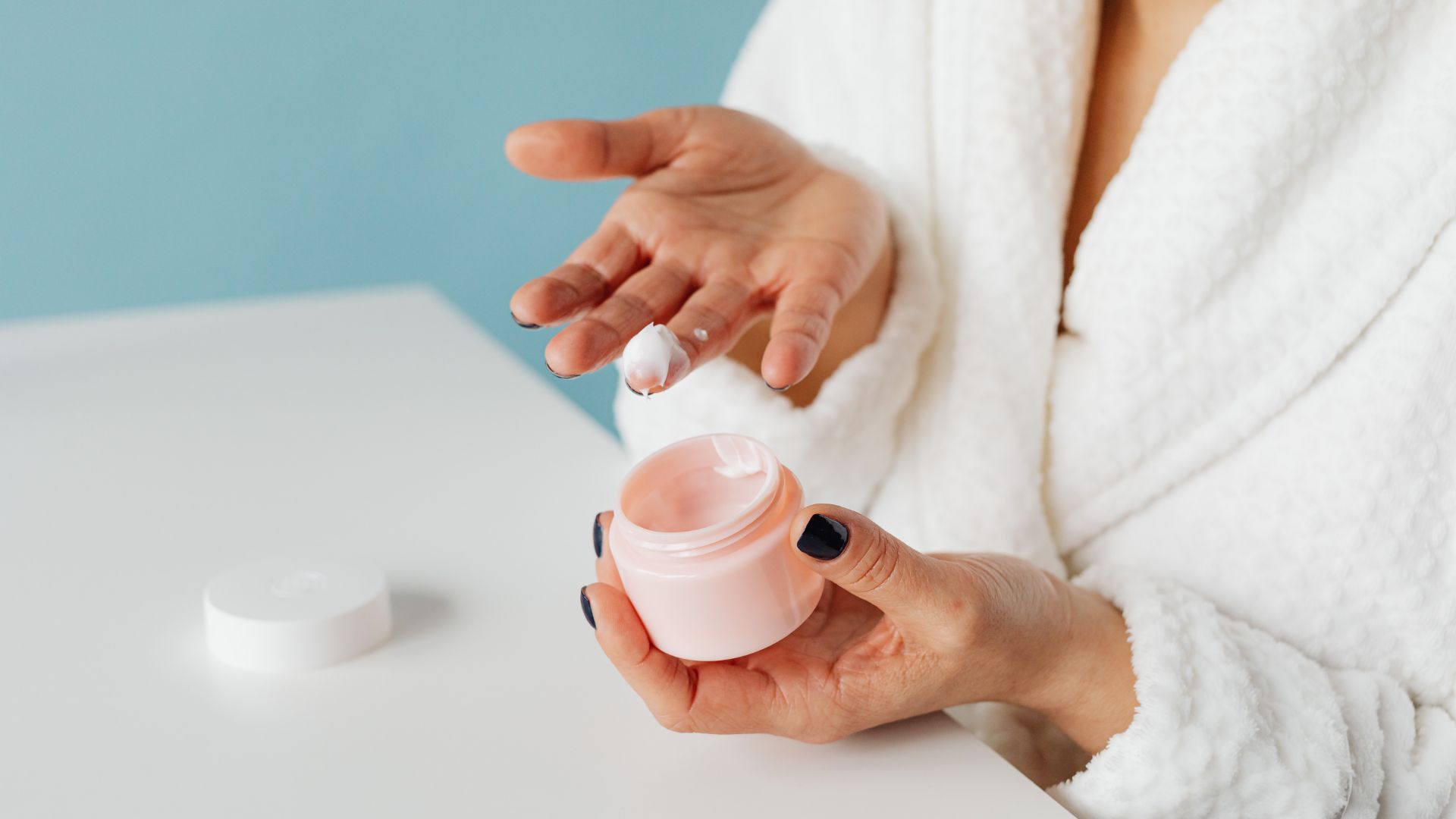 Lựa chọn sản phẩm chăm sóc da dịu nhẹ giúp phòng ngừa viêm da quanh miệng tái phát