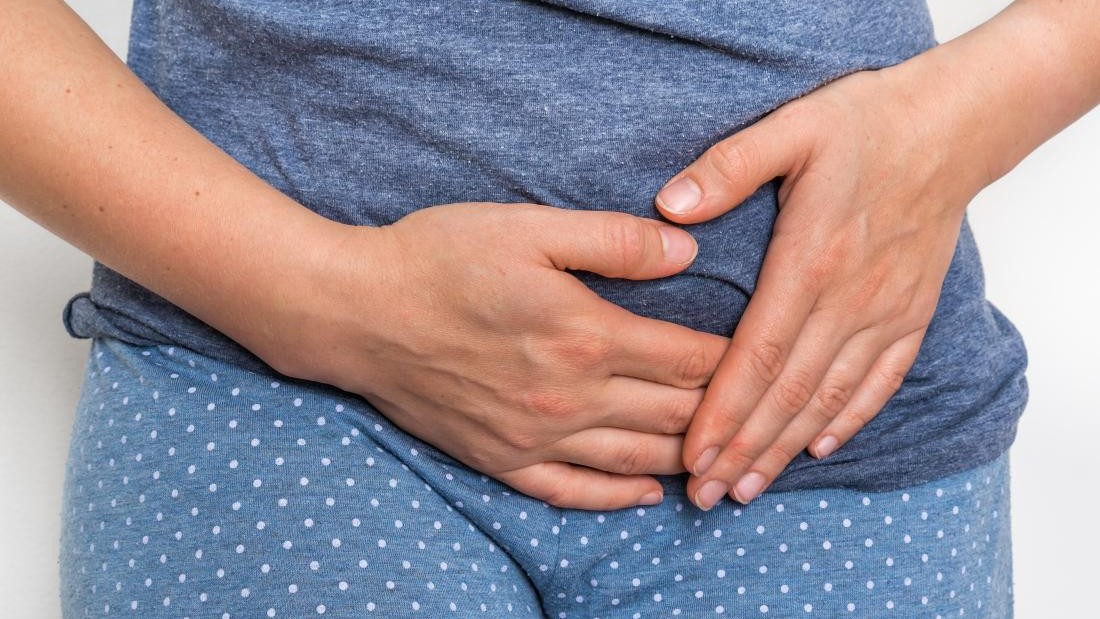 Viêm đại tràng có thể gây tình trạng đau bụng vùng đại tràng, đặc biệt ở hố chậu trái