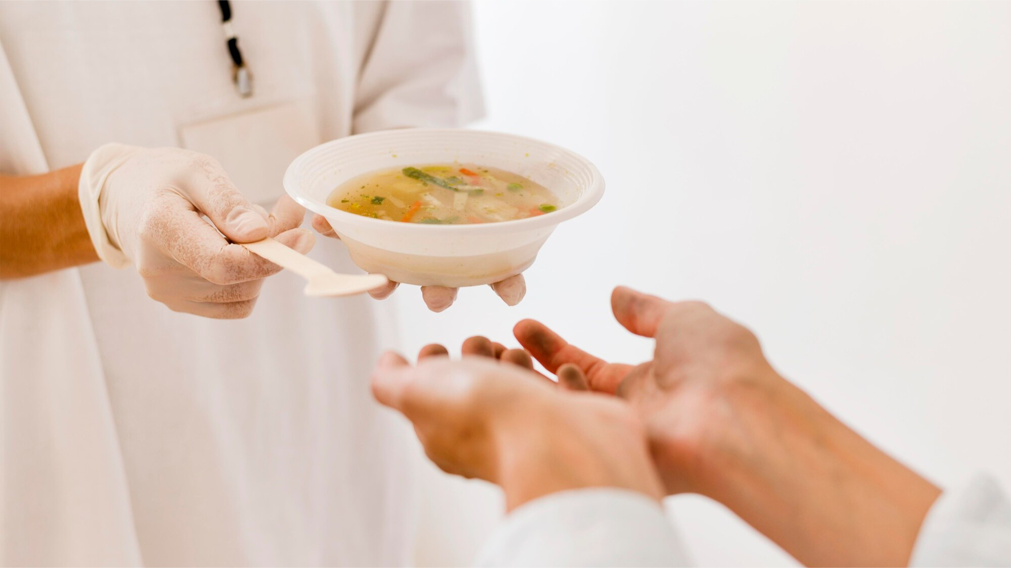 Ưu tiên các thức ăn mềm, nấu chín nhừ hoặc rau củ nấu chín giúp tiêu hóa dễ hơn