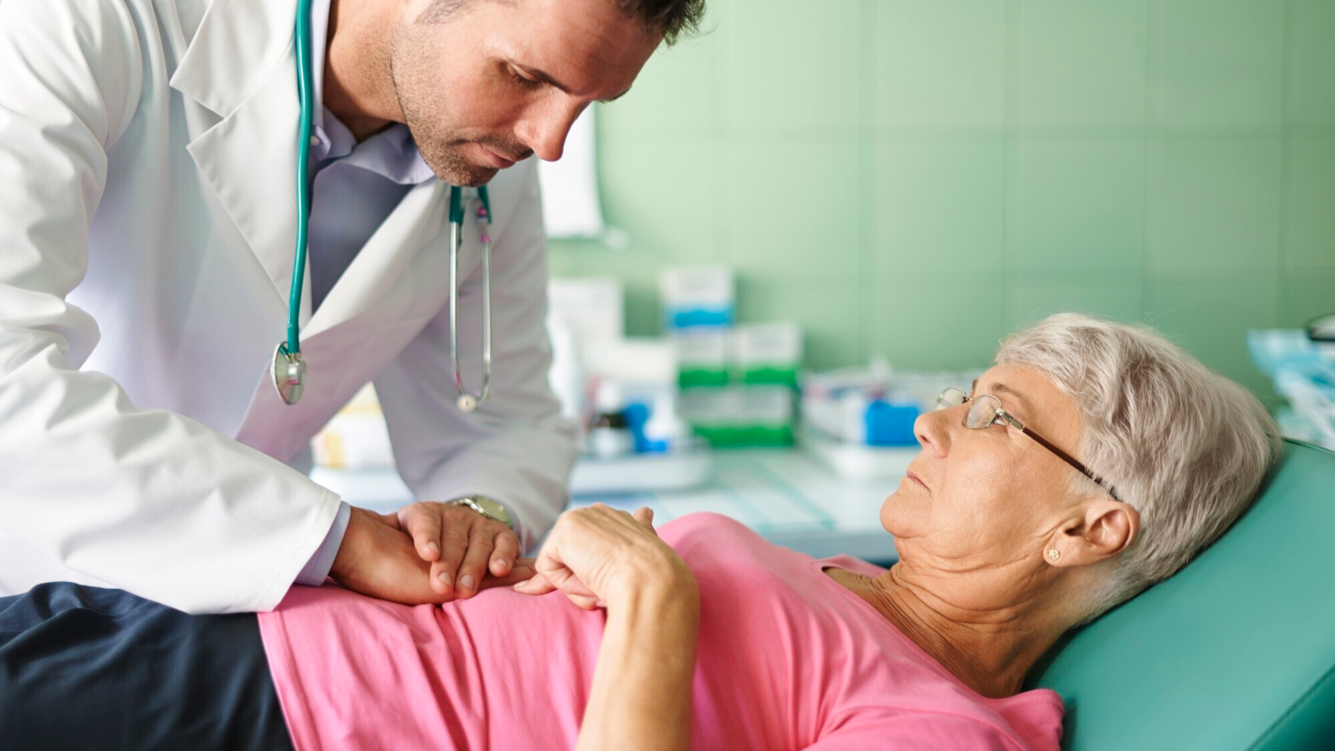 Bạn nên đi khám ngay nếu triệu chứng không thuyên giảm dù đã điều chỉnh chế độ ăn uống và sinh hoạt