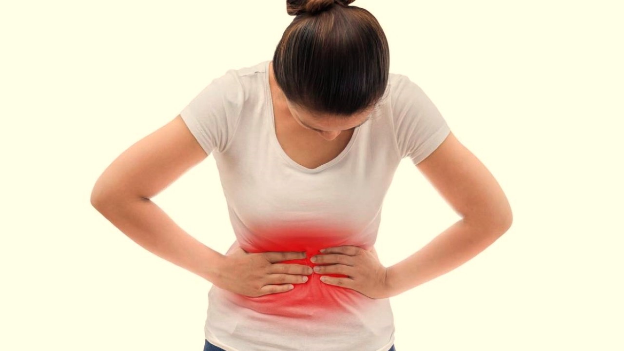Viêm đại tràng mạn tính có thể gây tình trạng đau bụng âm ỉ hoặc dữ dội nếu có biến chứng