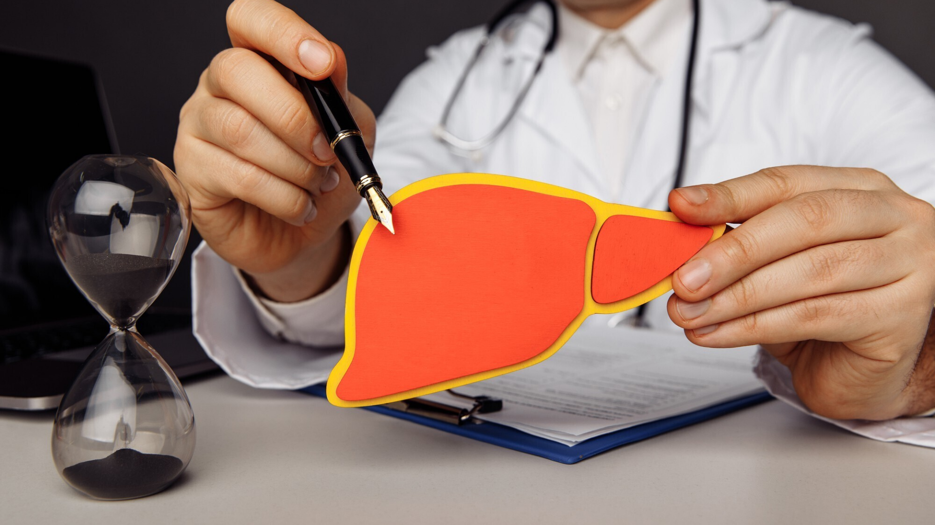 Viêm gan B có lây qua đường hô hấp không? Cách phòng ngừa viêm gan B an toàn?