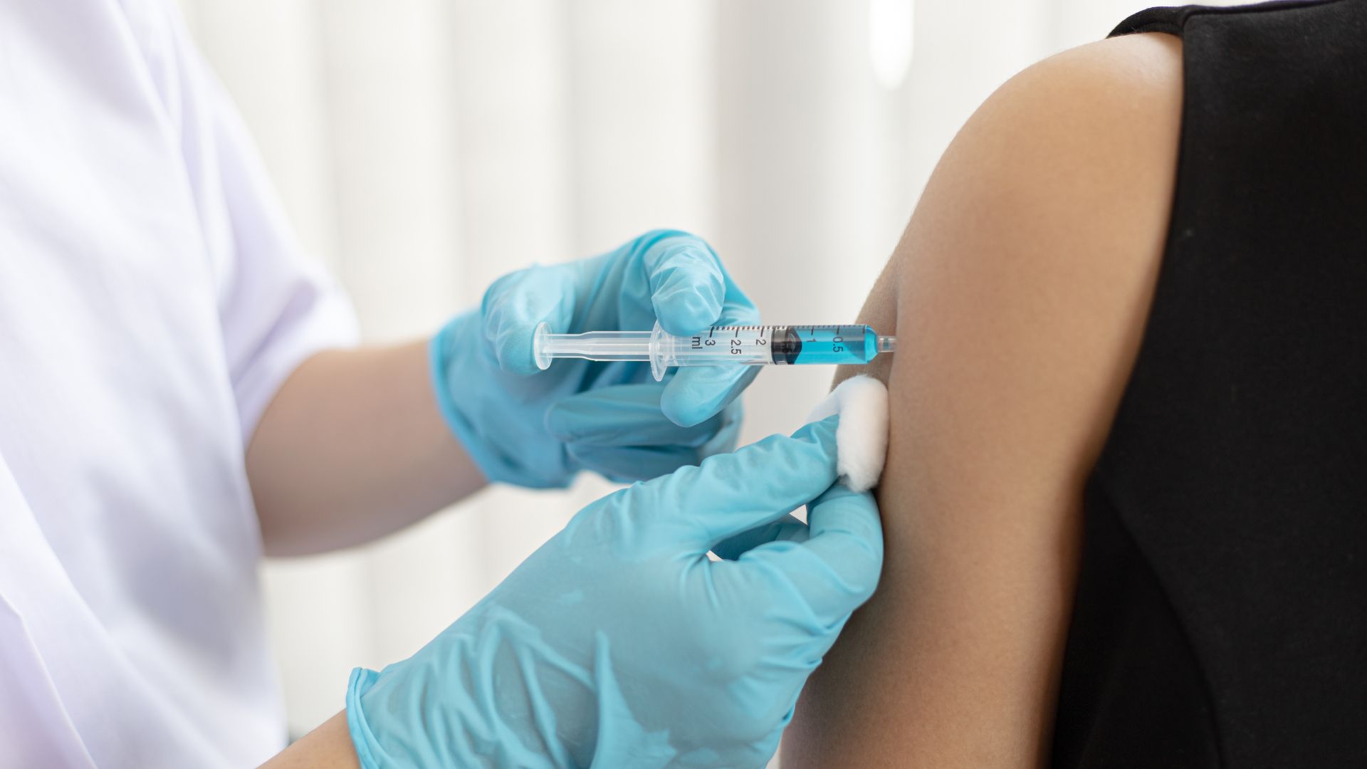 Tiêm vắc xin đầy đủ là biện pháp phòng ngừa và tầm soát các loại bệnh viêm gan