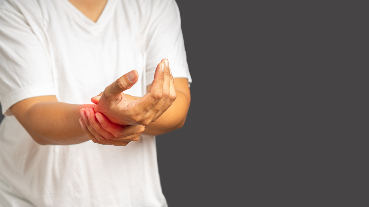Thoái hóa khớp cổ tay thường gặp ở người trung niên và người cao tuổi