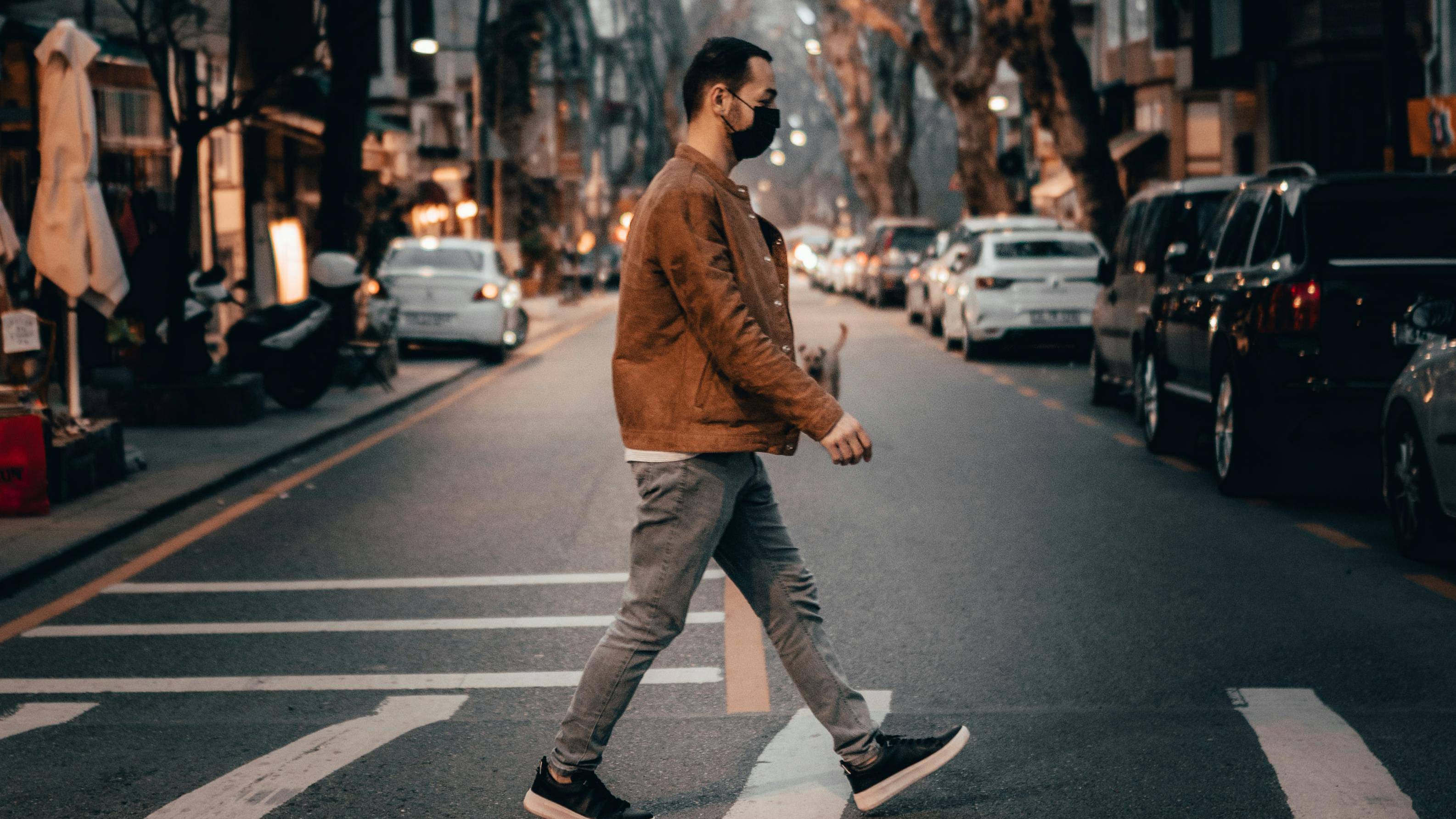 Người bị viêm khớp cùng chậu có nên đi bộ không là do bác sĩ đánh giá và quyết định