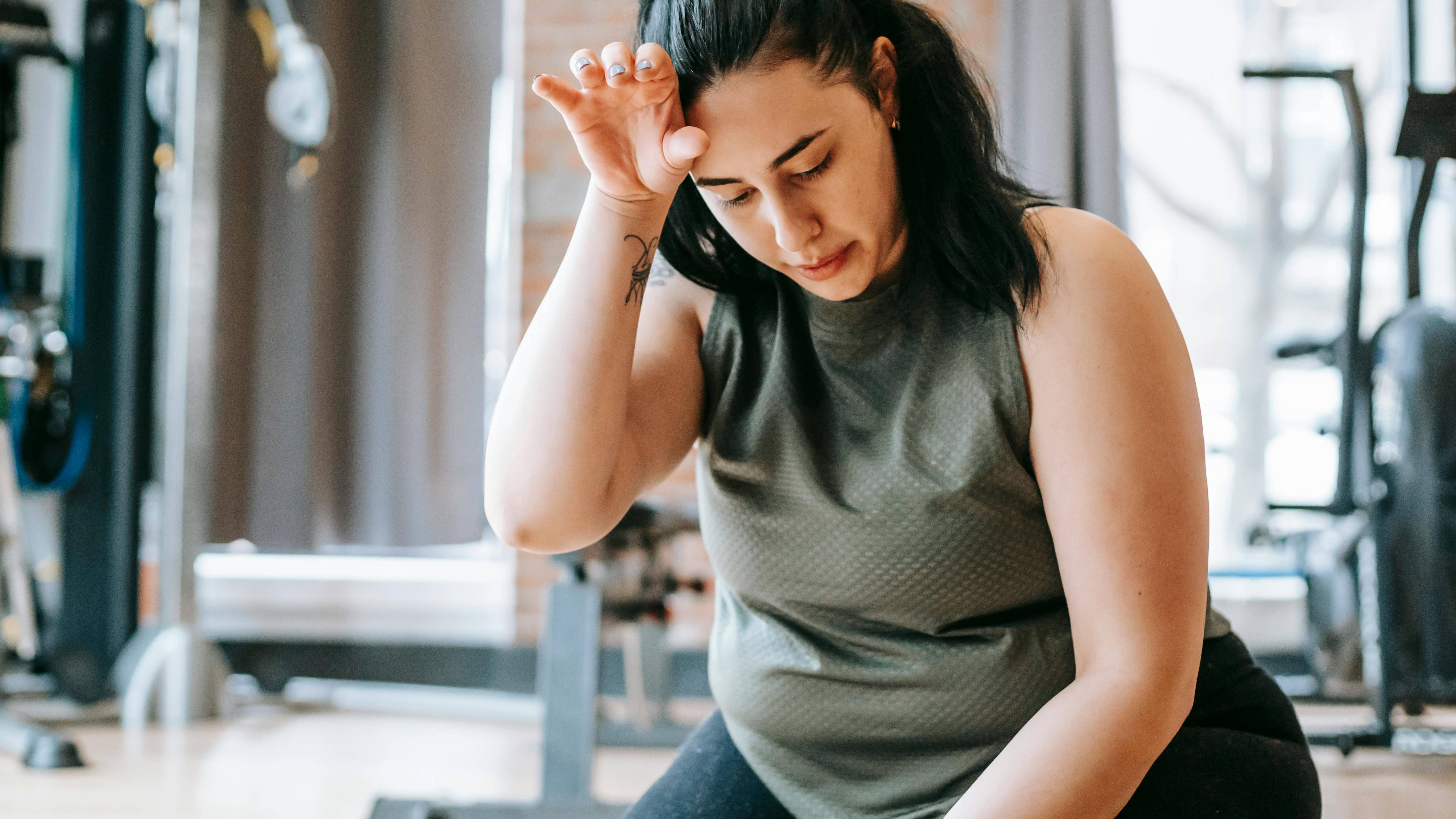 Nên duy trì cân nặng hợp lý vì thừa cân tạo áp lực lớn lên các khớp