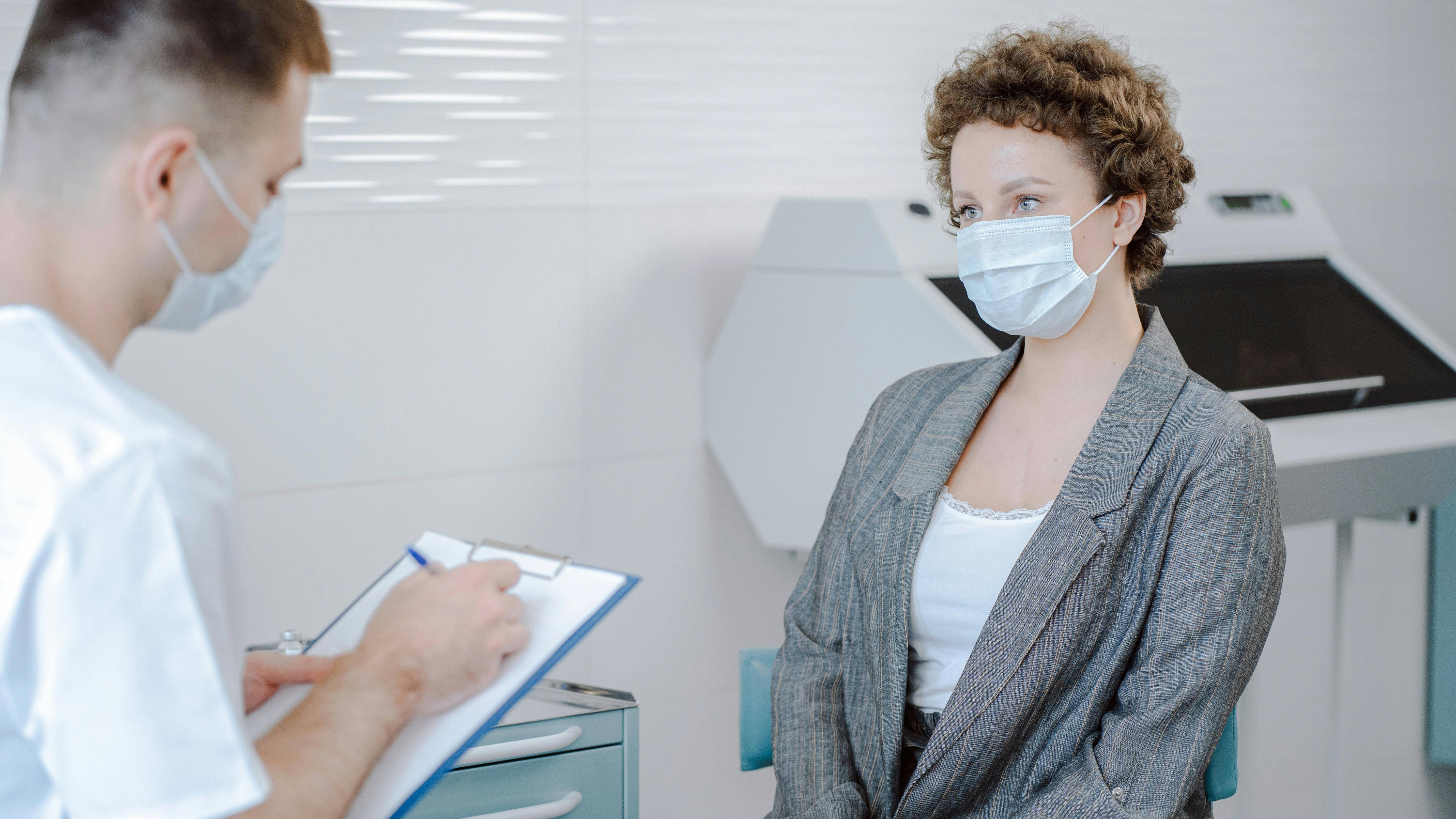 Nên khám sức khỏe định kỳ nhằm phát hiện sớm các dấu hiệu bất thường của xương khớp