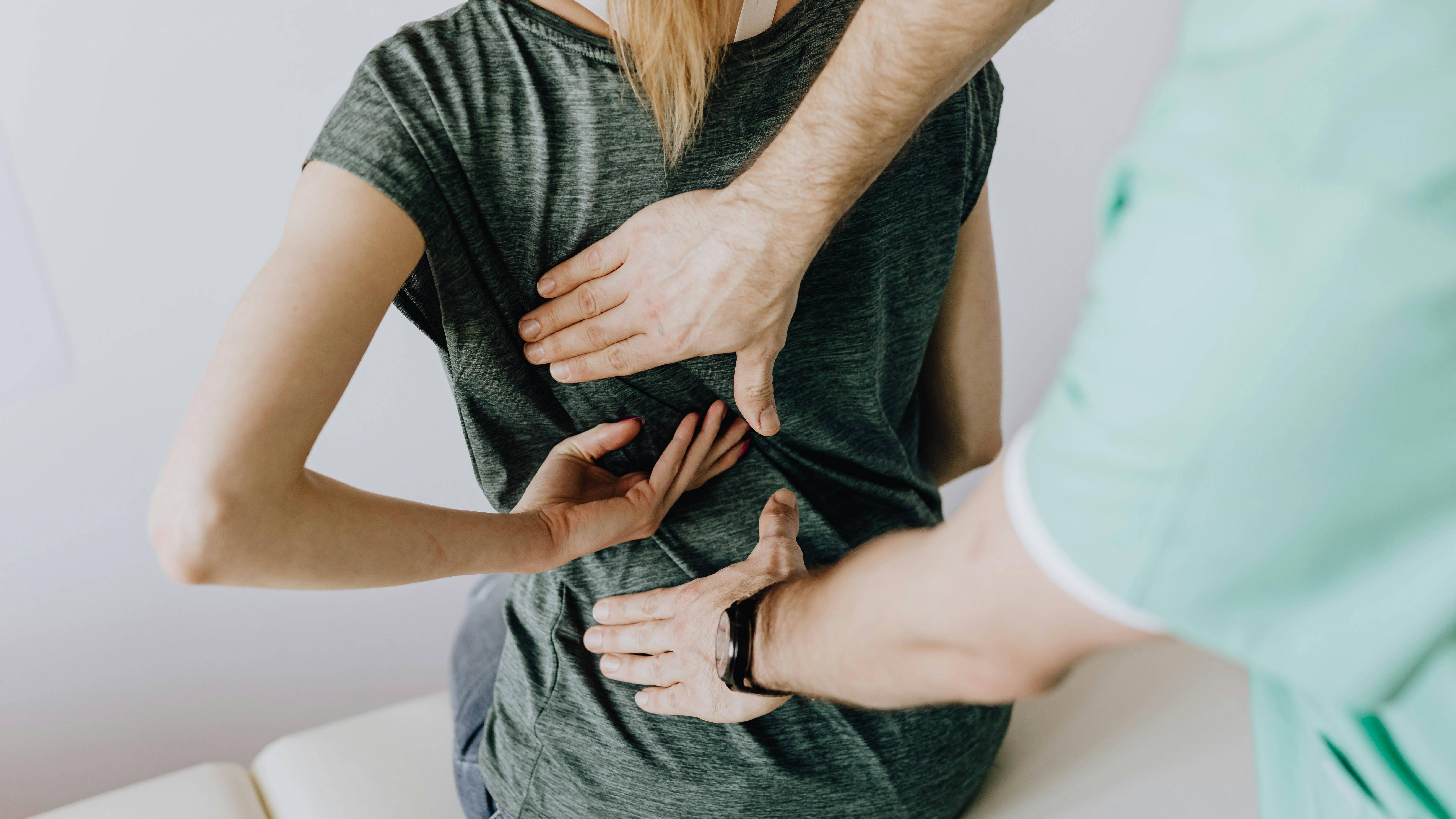 Người bệnh cần được theo dõi định kỳ để kiểm soát tiến triển và điều chỉnh điều trị