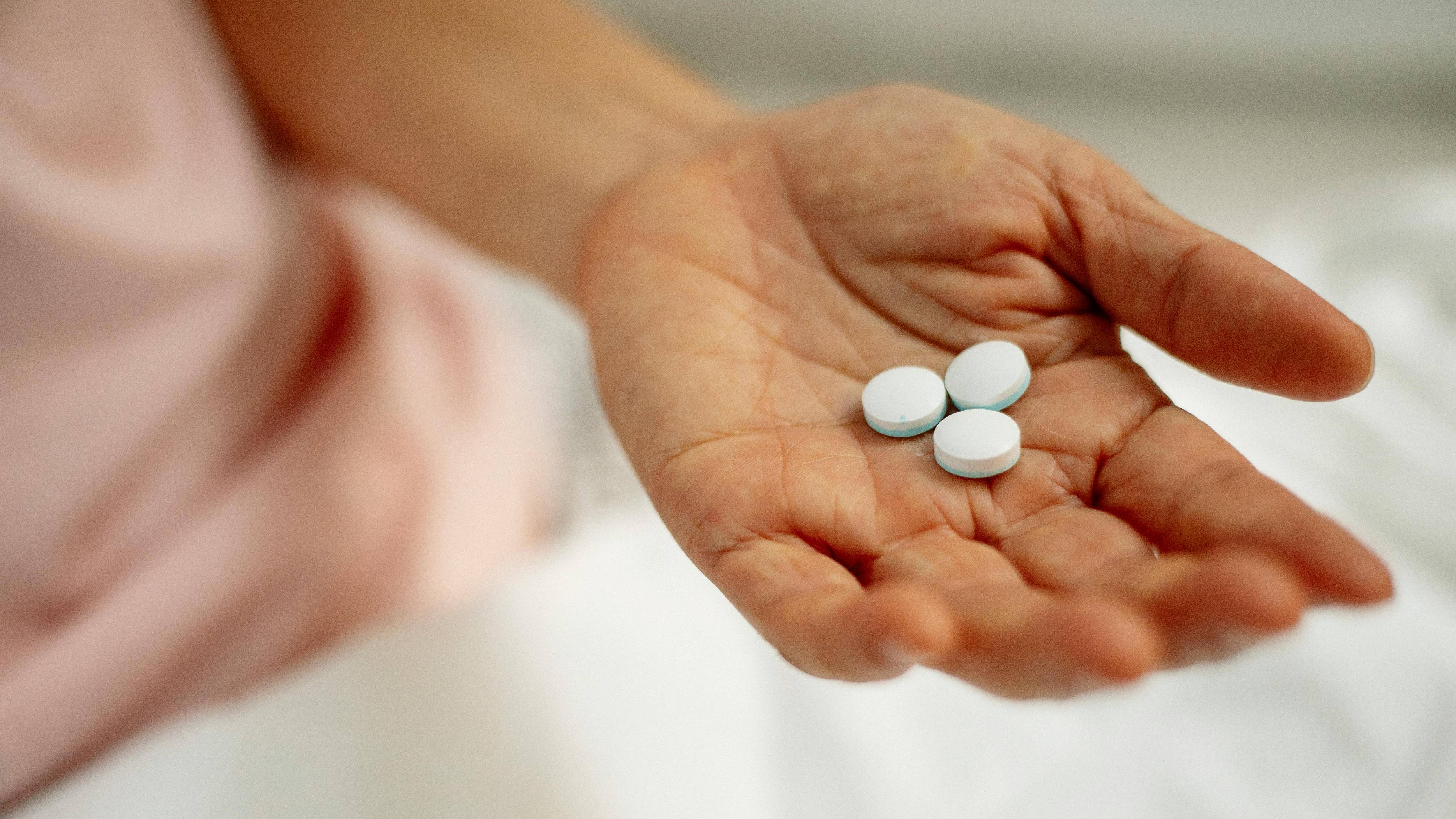 Người bệnh dùng thuốc phải tuân thủ liều lượng và thời gian theo hướng dẫn