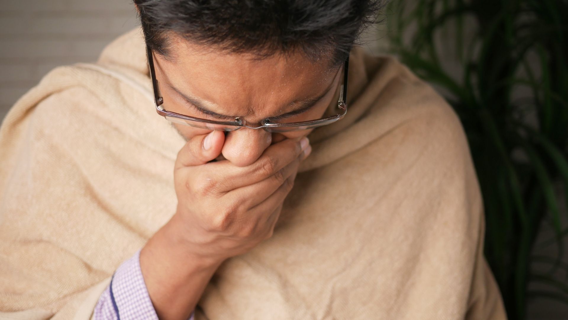 Viêm lưỡi có thể gây đau rát trong khoang miệng