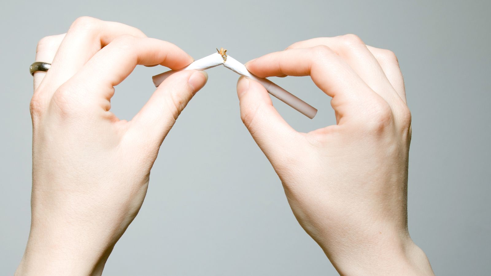 Người hút thuốc lá có nguy cơ mắc viêm màng bồ đào cao hơn đáng kể so với người không hút thuốc