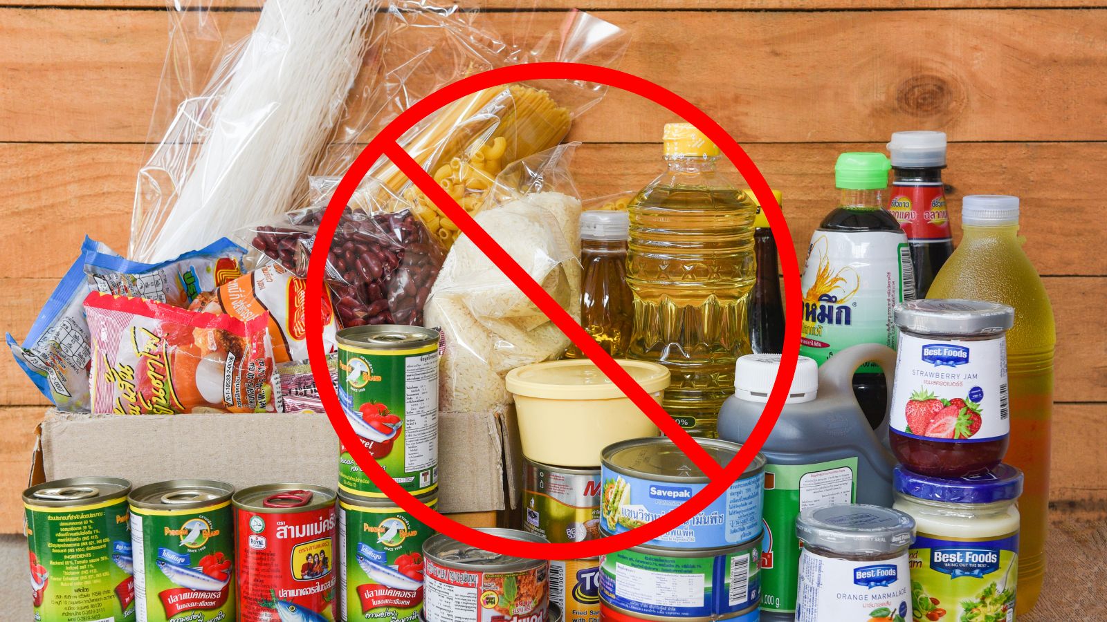 Đồ ăn chế biến sẵn như thịt nguội, xúc xích, thực phẩm đóng hộp dễ làm tăng phản ứng viêm