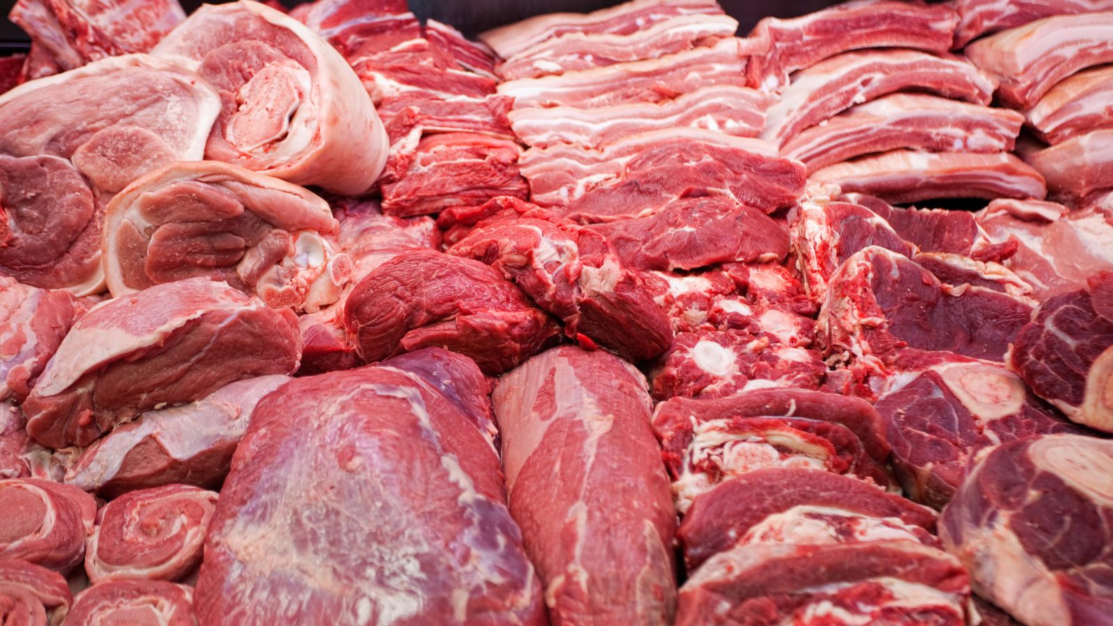 Ăn quá nhiều thịt đỏ có thể khiến triệu chứng kéo dài và gây khó khăn cho quá trình điều trị