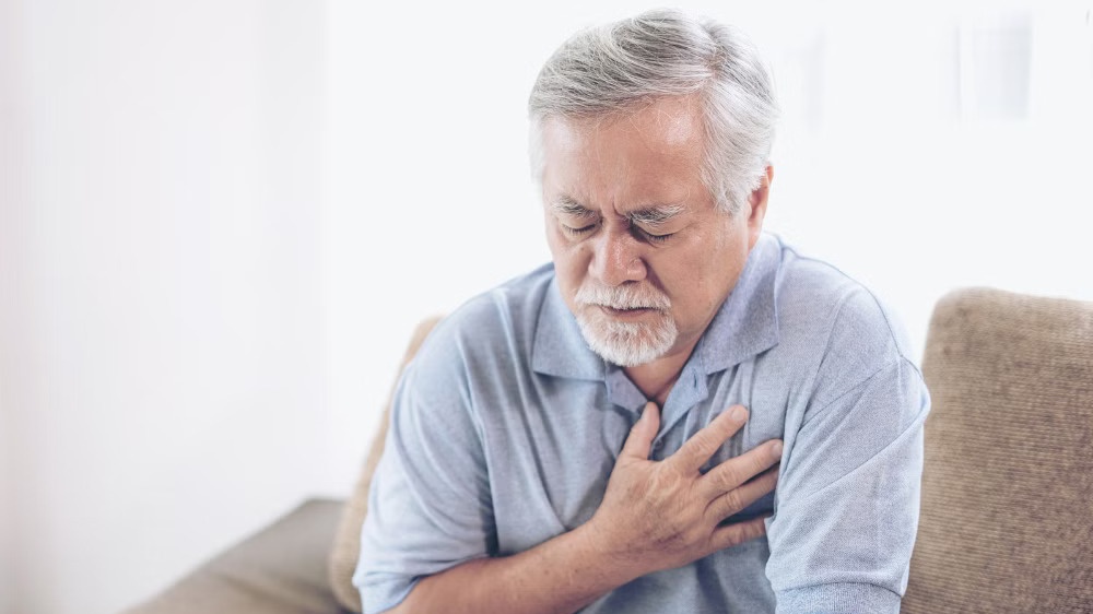 Người trên 65 tuổi có nguy cơ cao mắc bệnh viêm màng phổi