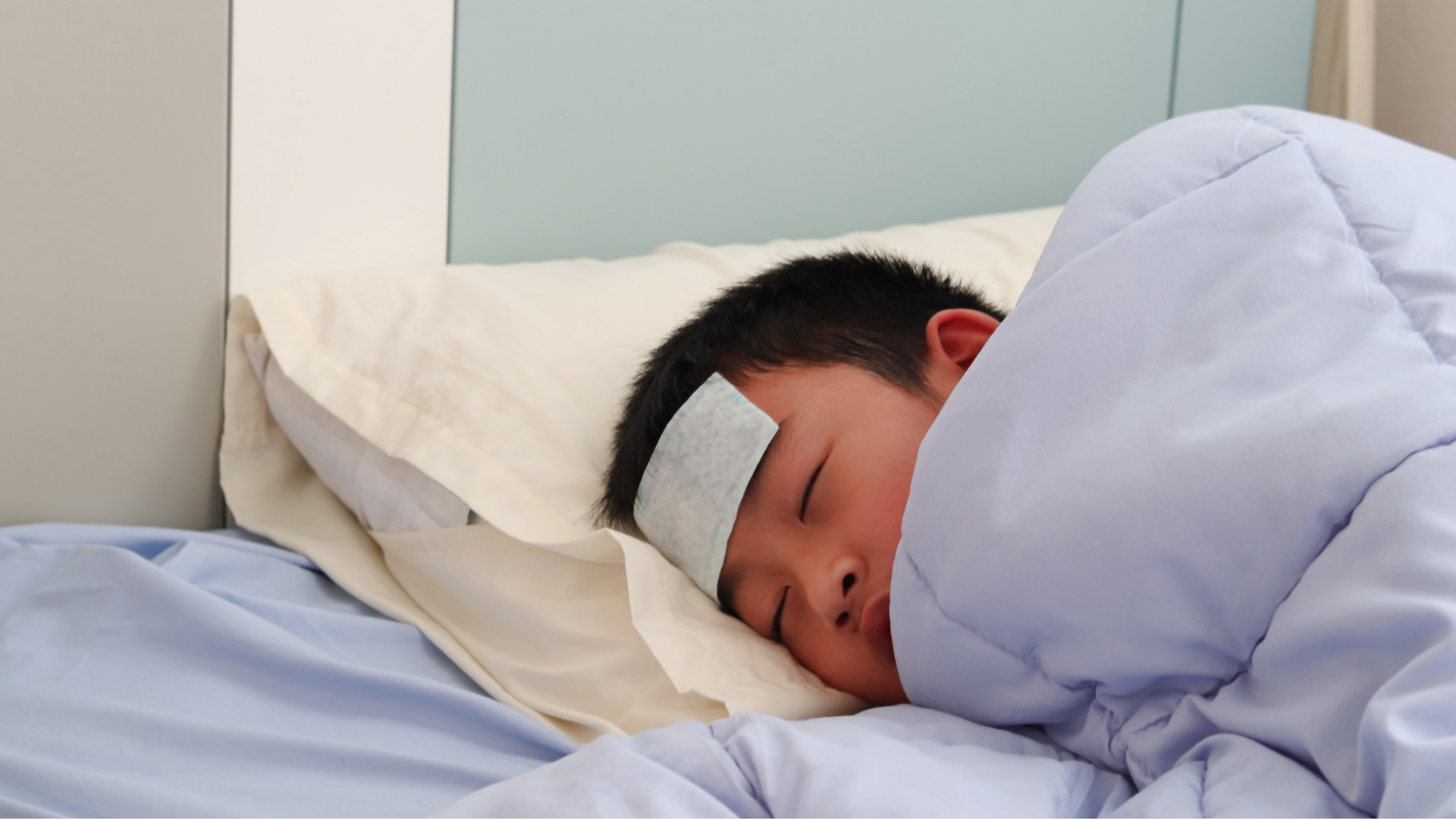 Cần đi cấp cứu ngay lập tức nếu xuất hiện các dấu hiệu nghiêm trọng như sốt cao không rõ nguyên nhân kèm rối loạn ý thức