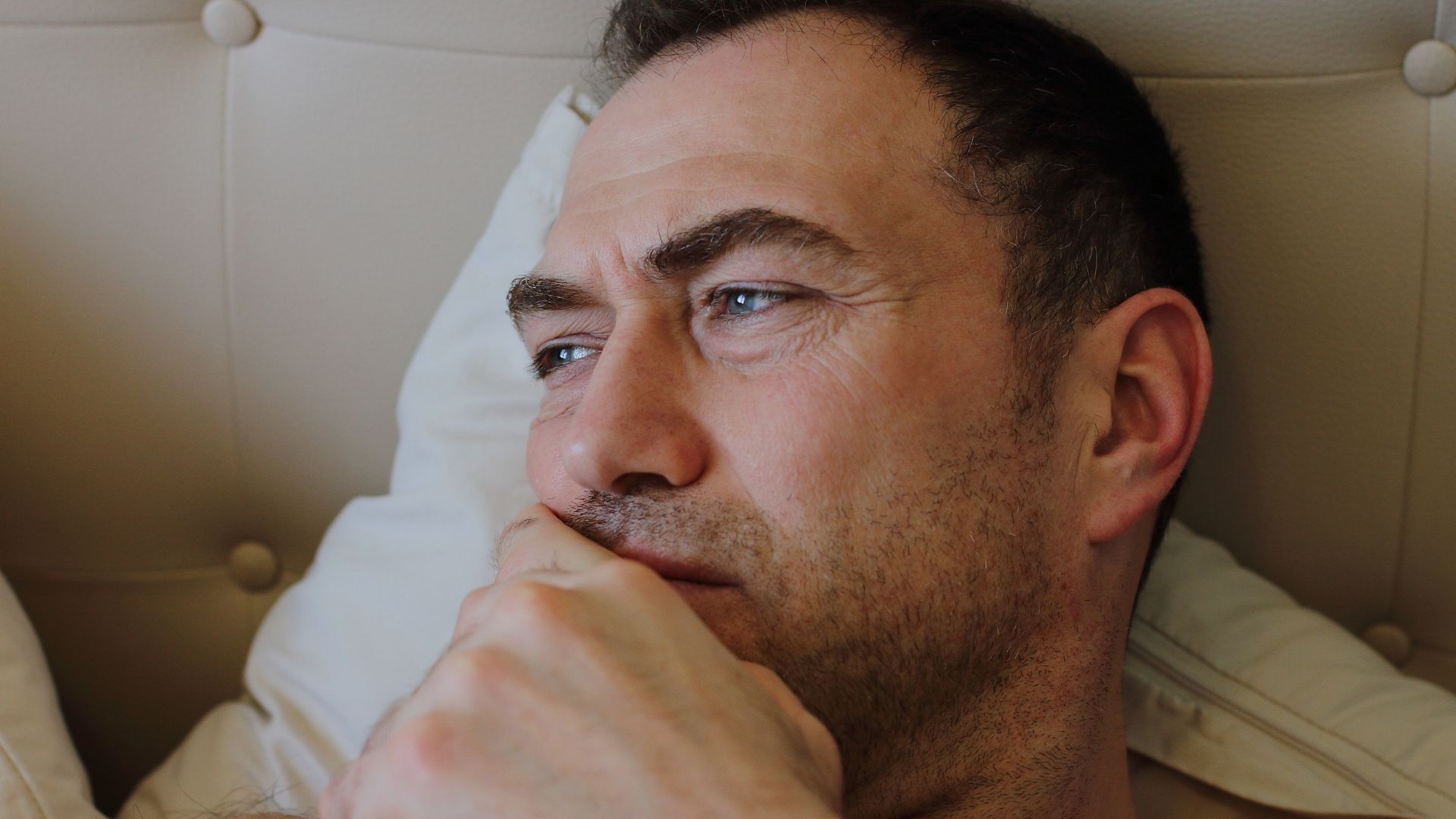 Viêm nha chu thường kèm triệu chứng đau trong khoang miệng