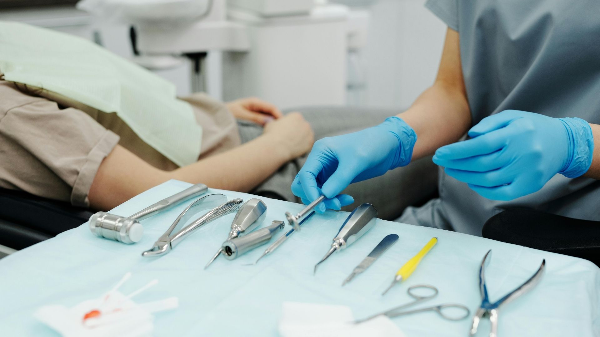 Người bệnh cần đi khám sớm nếu nghi ngờ bị viêm nha chu