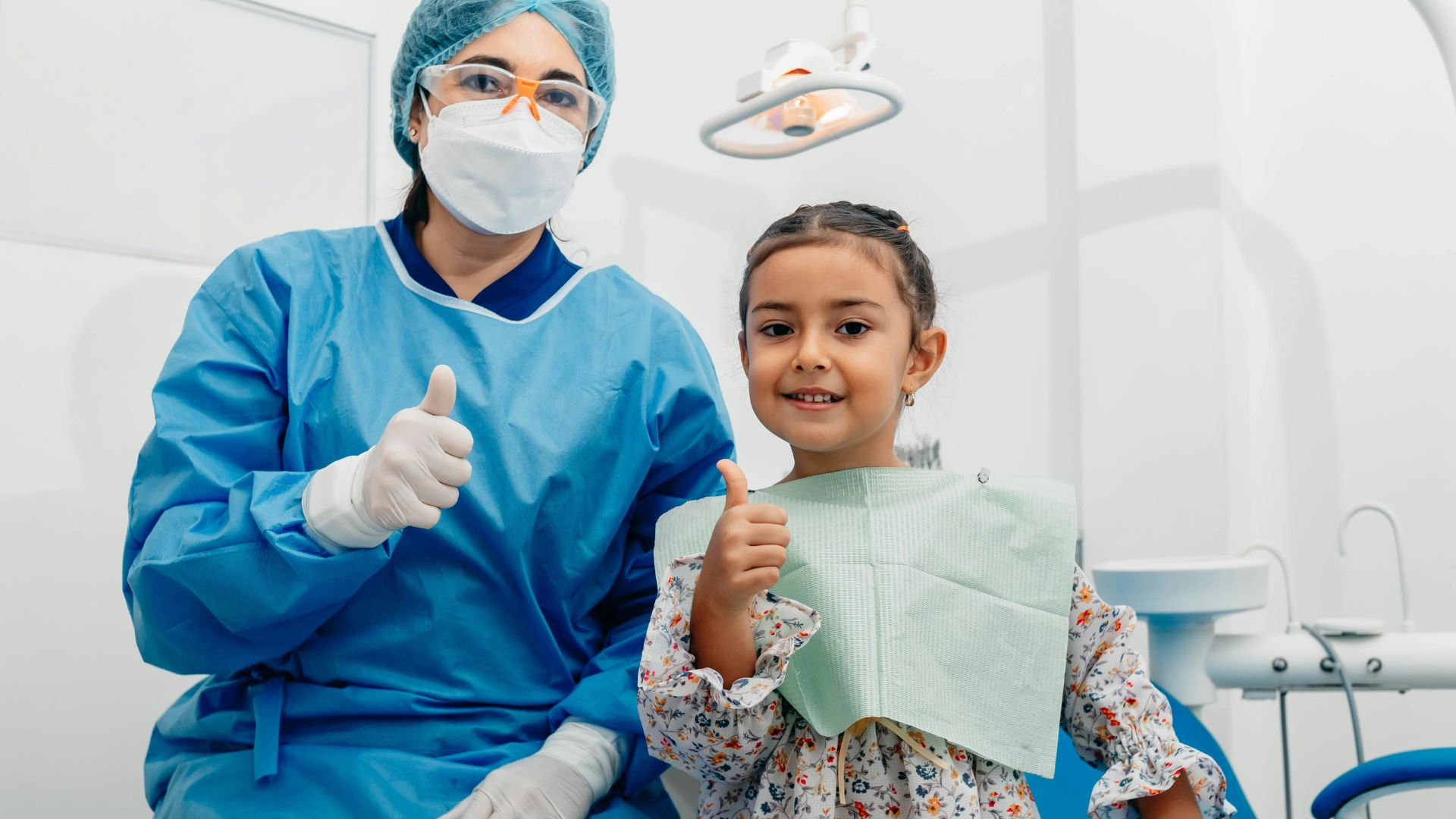Hãy đến gặp nha sĩ nếu có bất đề gì về răng miệng