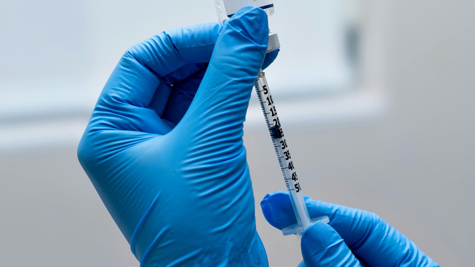 Một số tác nhân virus hoặc vi khuẩn có thể phòng ngừa được bằng cách tiêm vắc xin