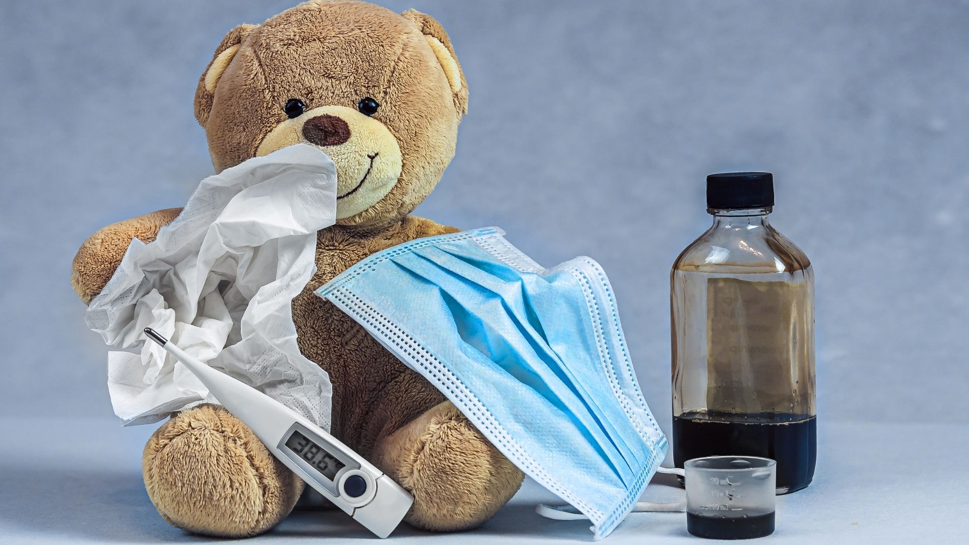 Người mắc viêm phổi do tụ cầu Staphylococcus có thể bị sốt cao