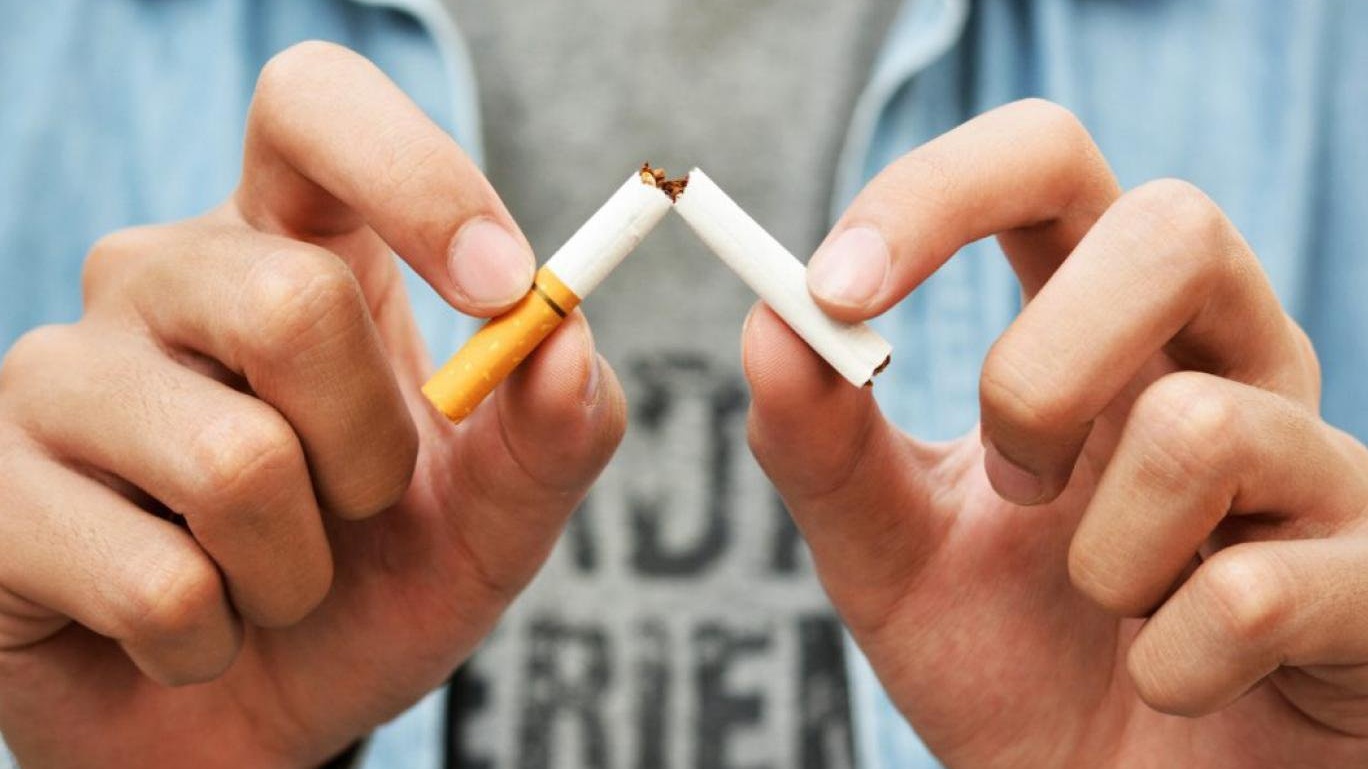 Hãy ngừng hút thuốc và tránh xa khói thuốc lá thụ động