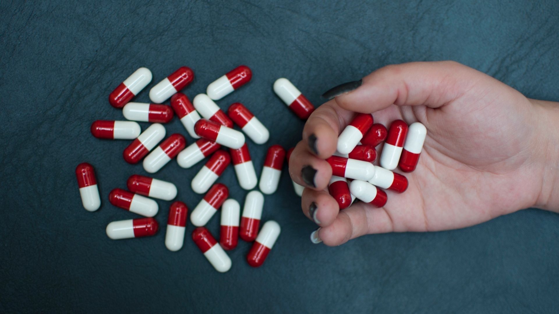 Lạm dụng thuốc NSAIDs có thể gây viêm teo niêm mạc dạ dày C2