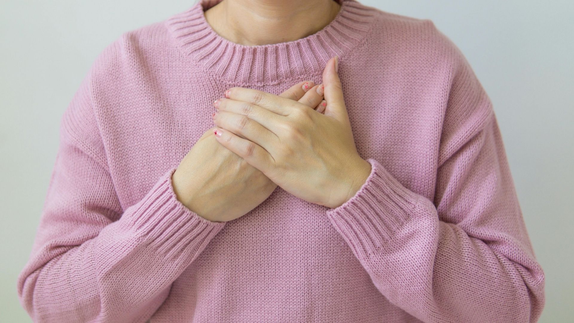 Viêm thực quản trào ngược​ có thể gây cảm giác đau ngực