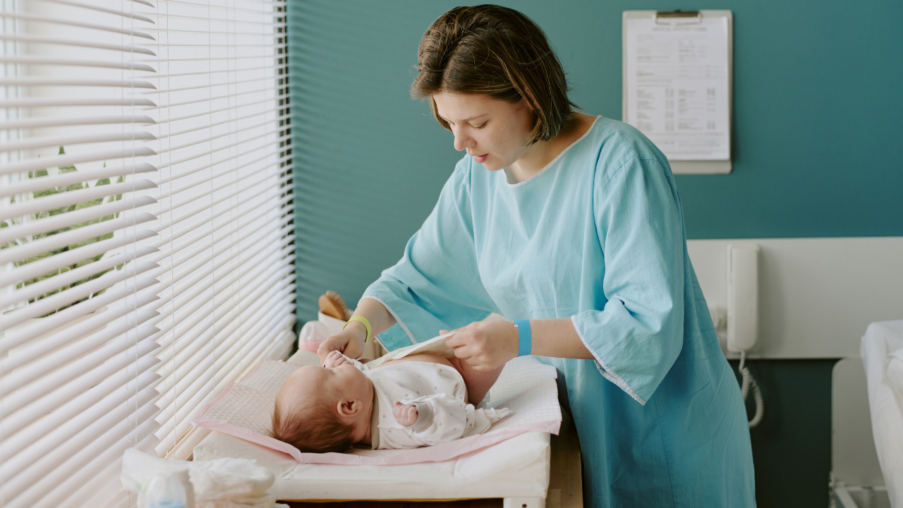 Viêm tiểu phế quản bội nhiễm ở trẻ sơ sinh thường khởi phát giống như một cơn cảm lạnh