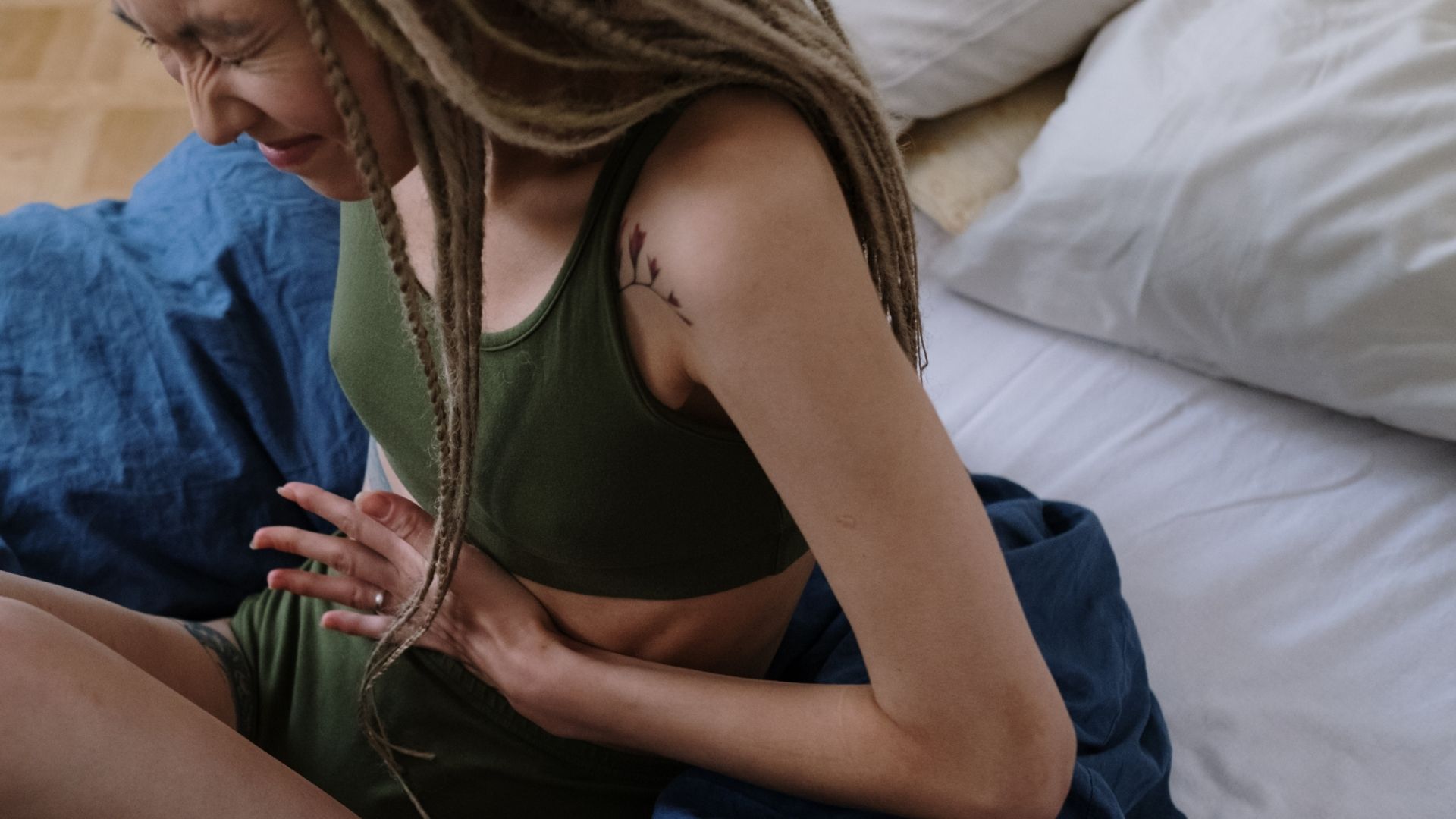 Người mắc viêm tụy mạn tính có thể gặp cơn đau bụng vùng thượng vị